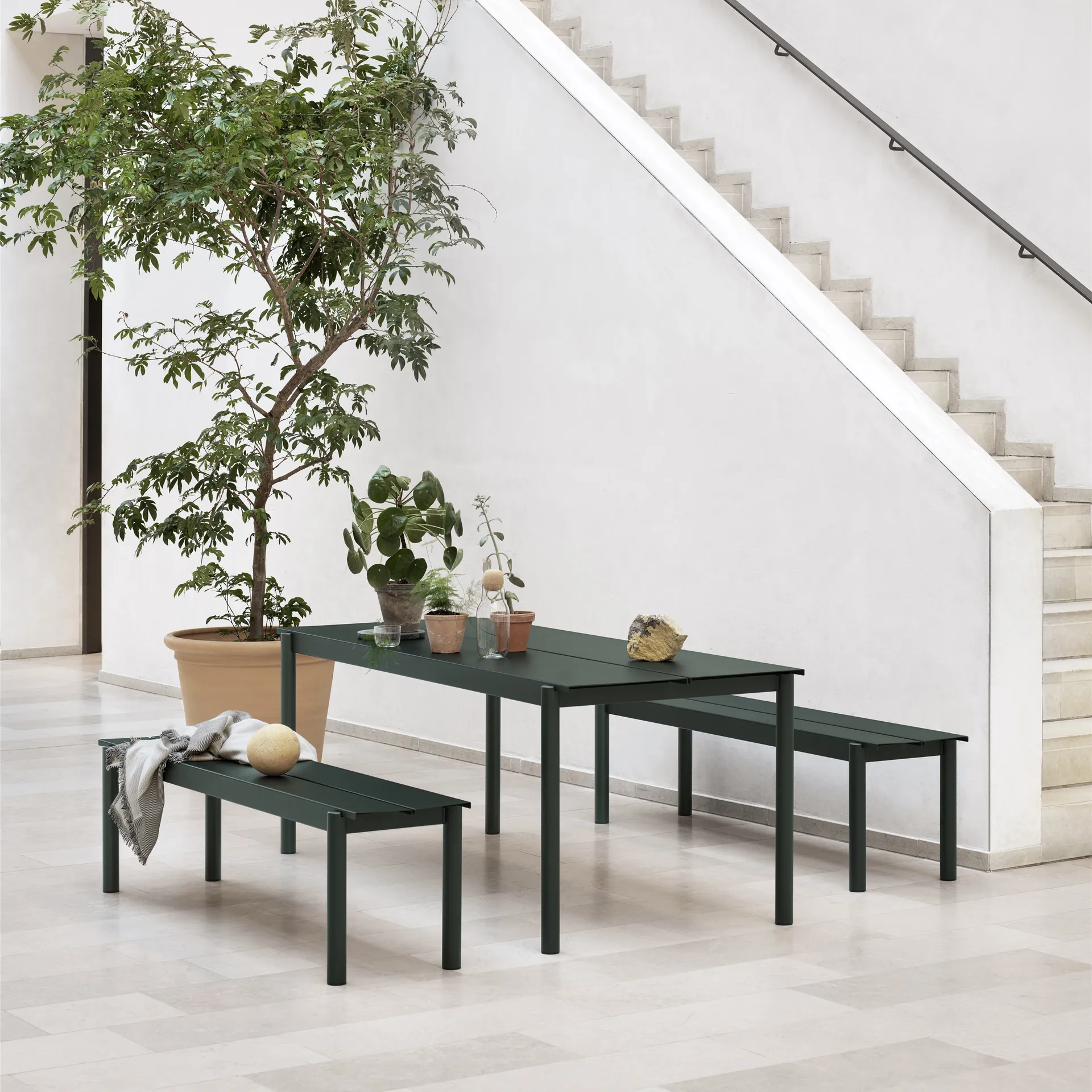 Linear steel bench 170 cm, Dark green Muuto