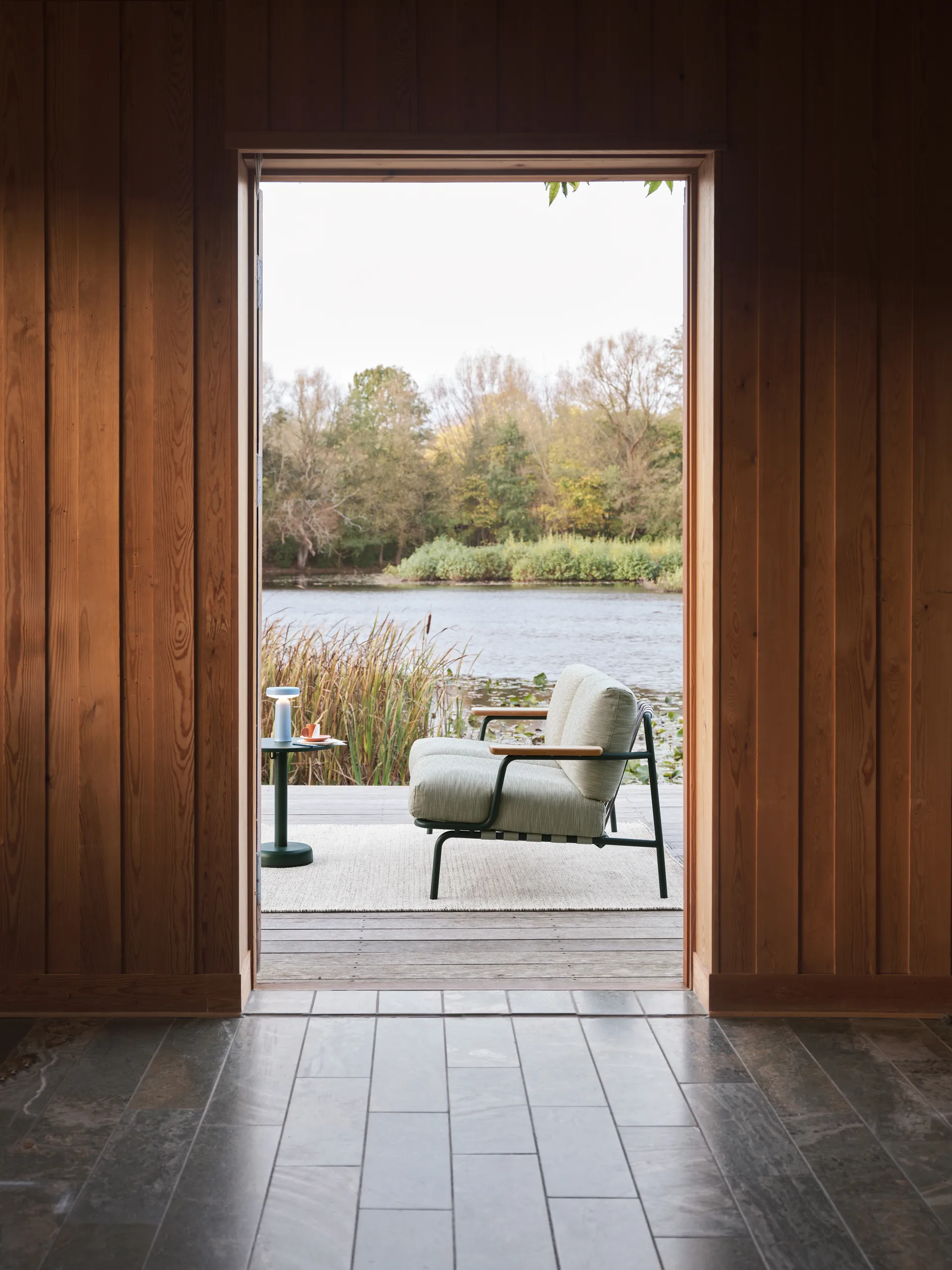 Linear Steel coffee table, Dark green, Ø42x47 cm Muuto
