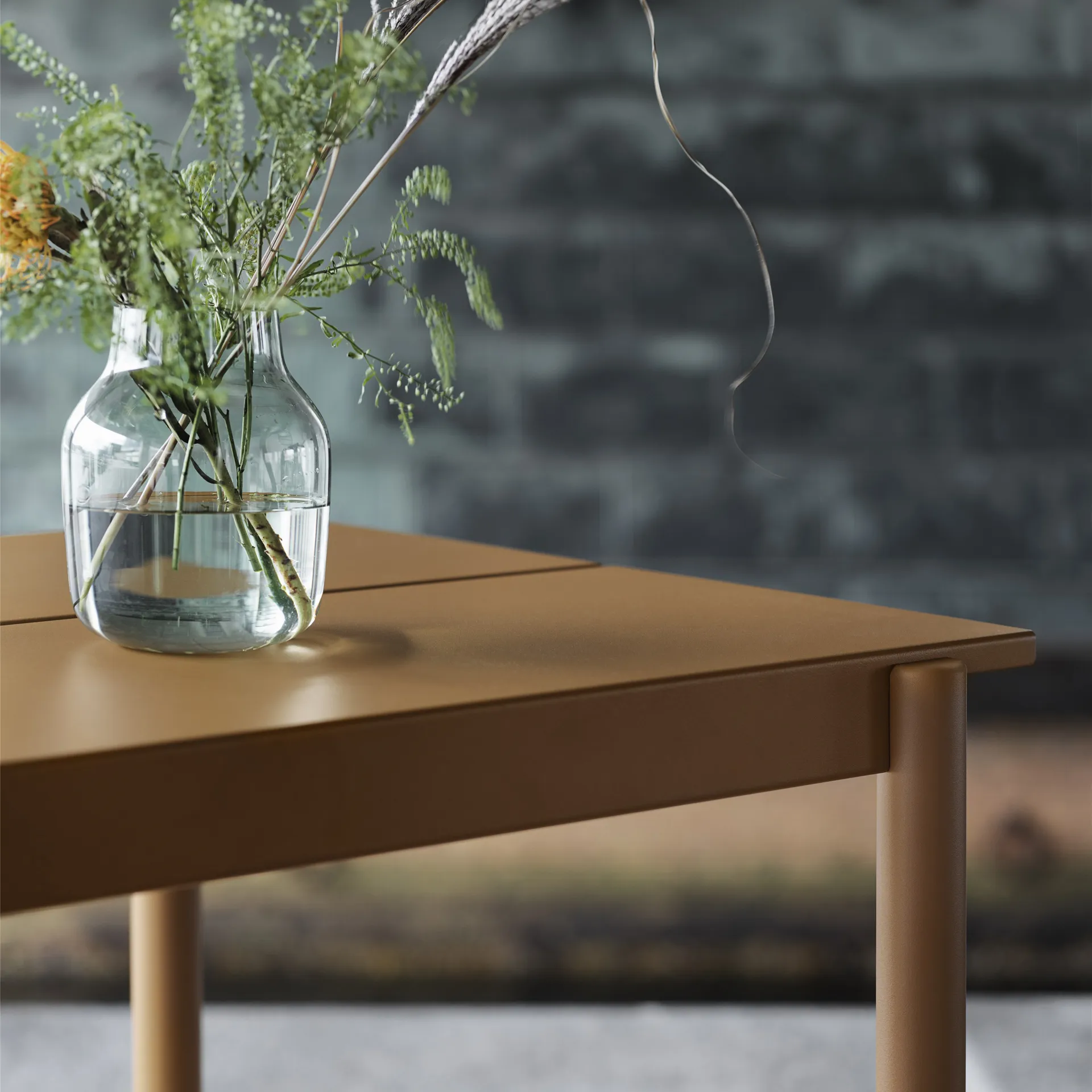 Linear steel table 140 cm, Burnt orange Muuto
