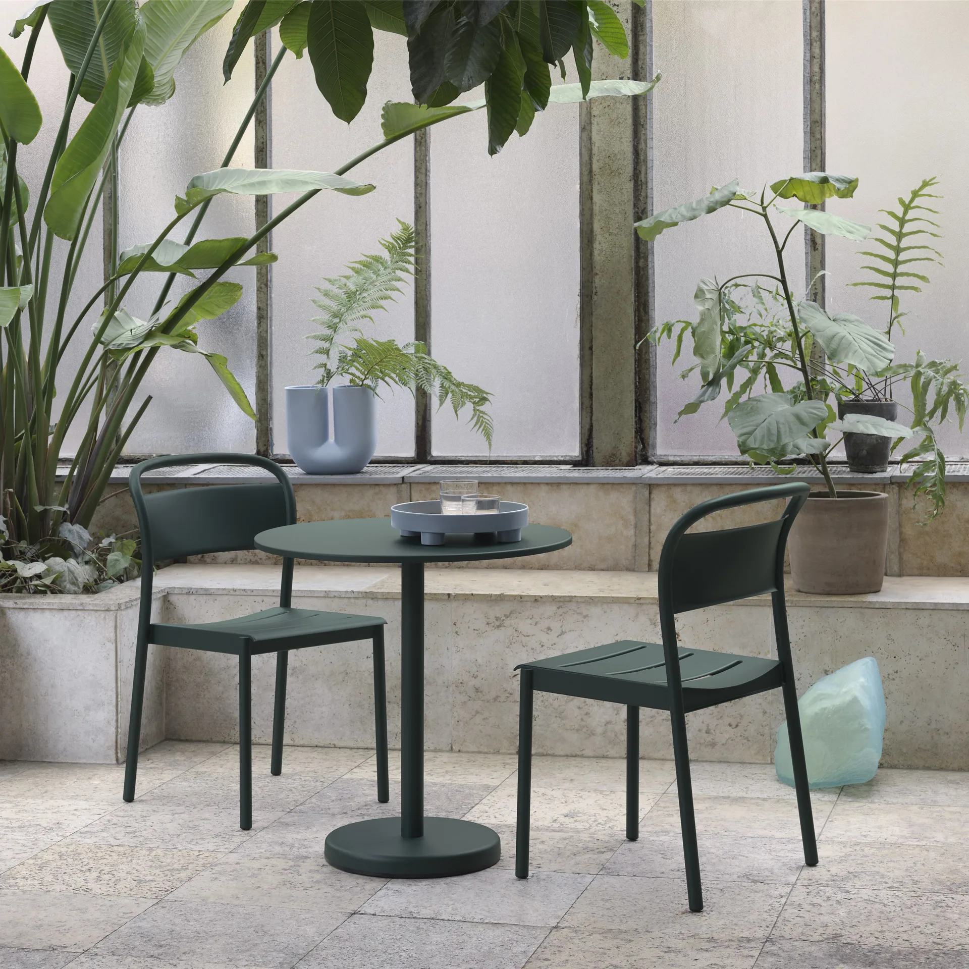 Linear steel table Ø70 cm, Dark green Muuto