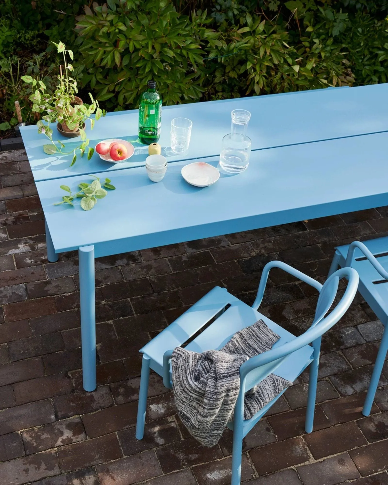 Linear steel table 75x200 cm, Pale blue Muuto