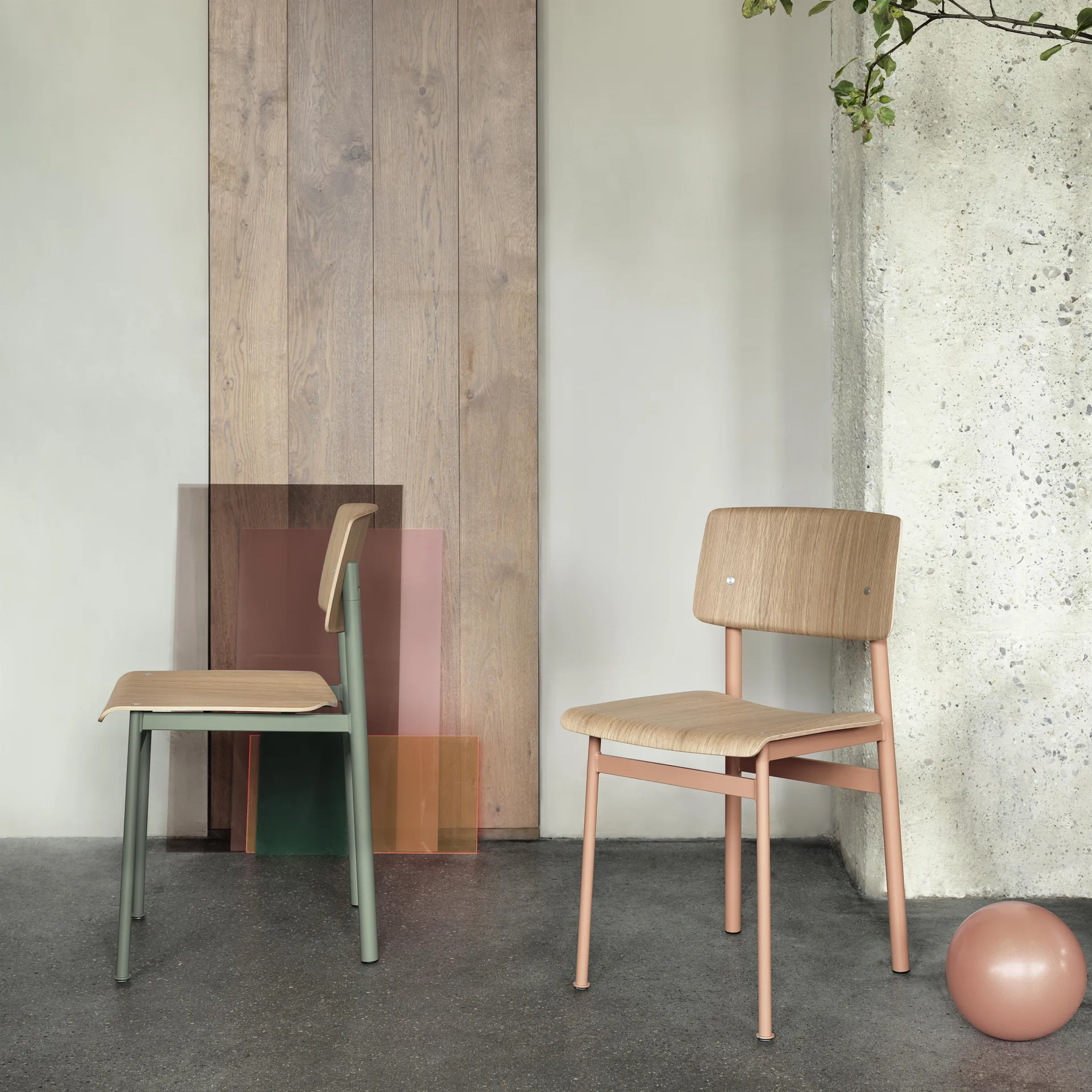 Loft Chair, dusty green-oak Muuto