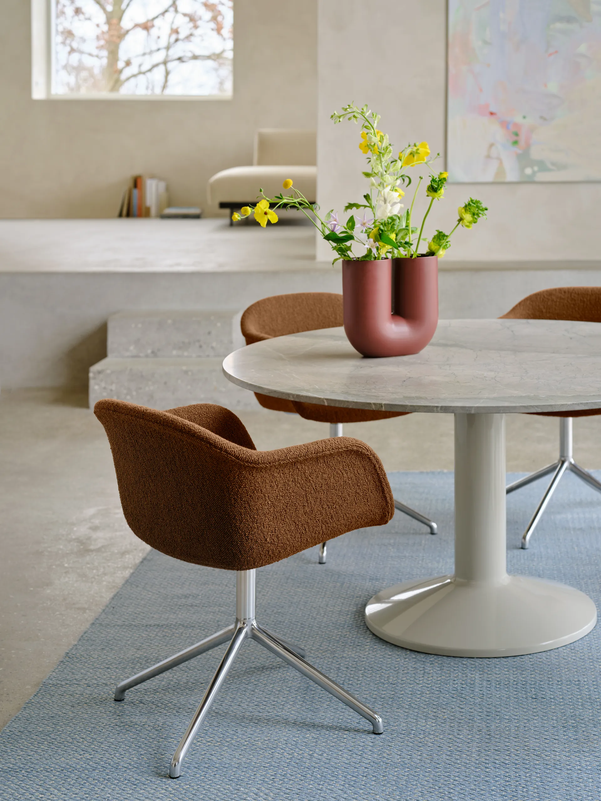 Midst pedestal table Ø140 cm, Grey marble-grey Muuto