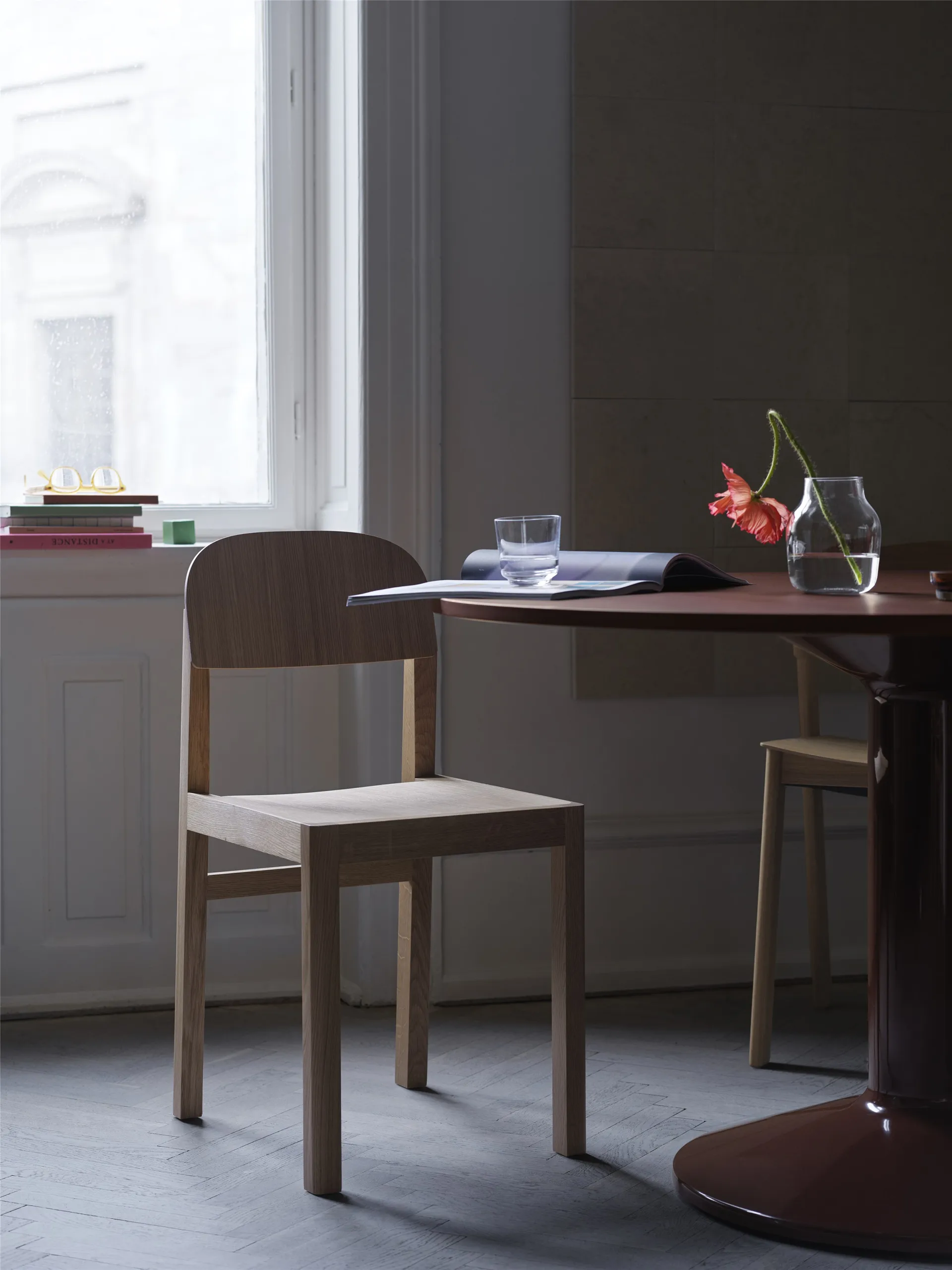 Midst pedestal table, Dark red linoleum-dark red, Ø120 cm Muuto