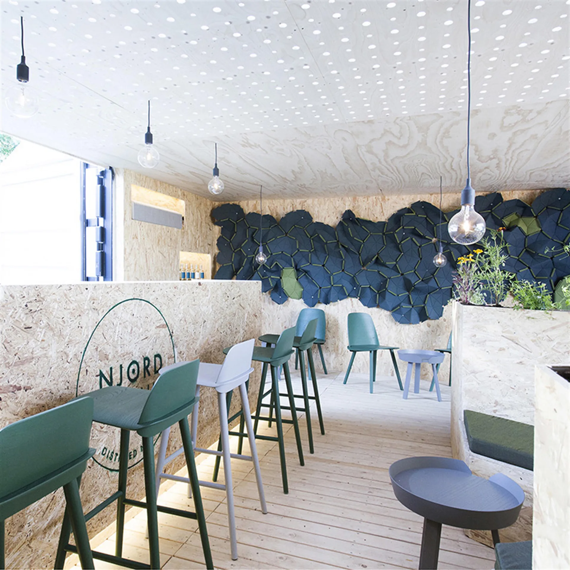 Nerd Barstool, Dark-green Muuto