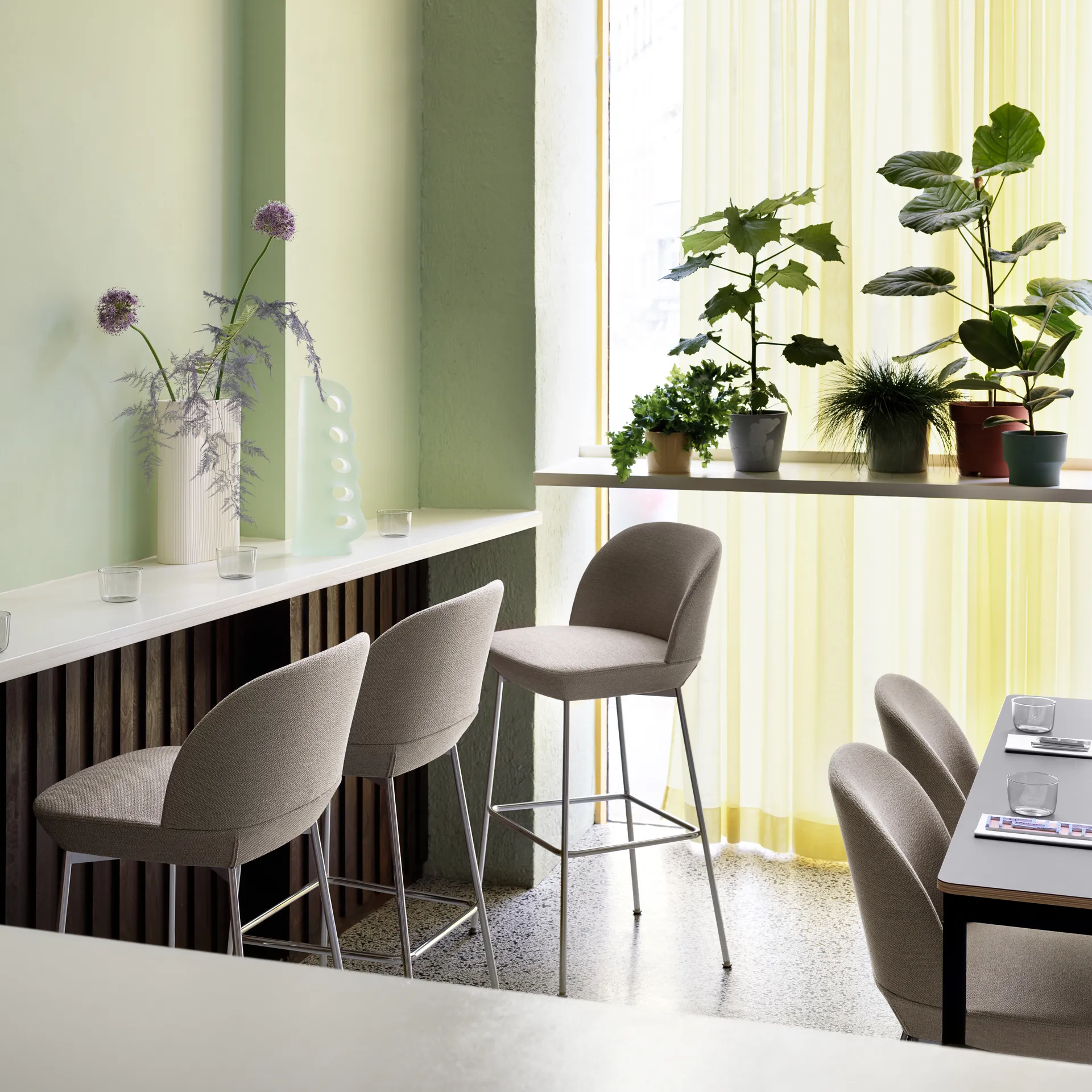 Oslo barstool chromed legs, Ocean 32 Muuto
