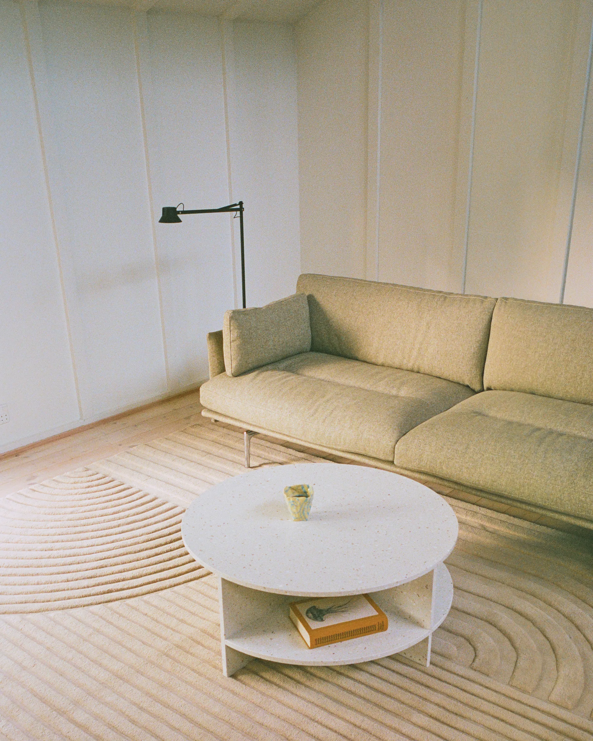 Outline Soft sofa, Clay 15-aluminium legs, 3 seater Muuto