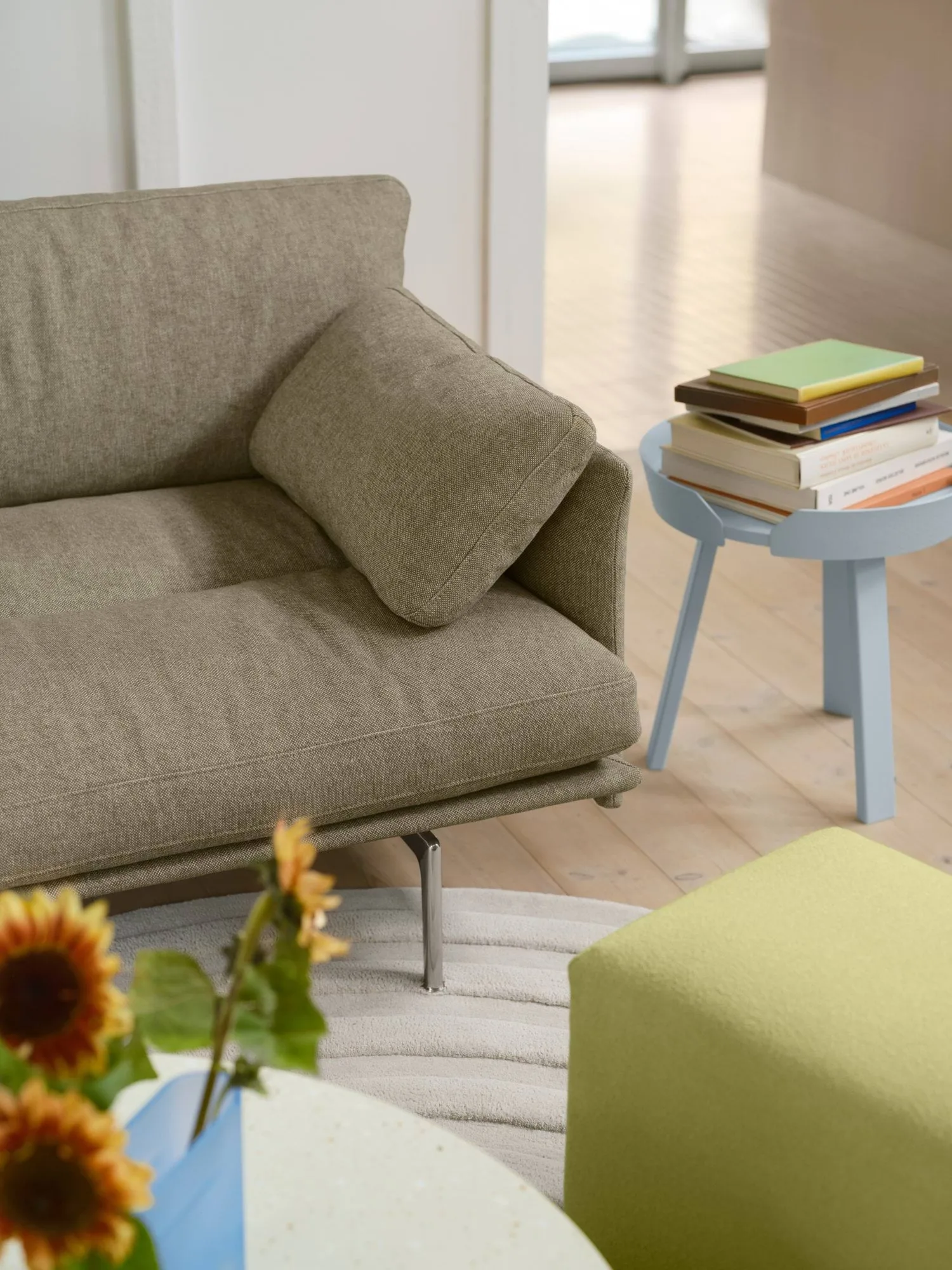 Outline Soft sofa, Clay 15-aluminium legs, 3 seater Muuto