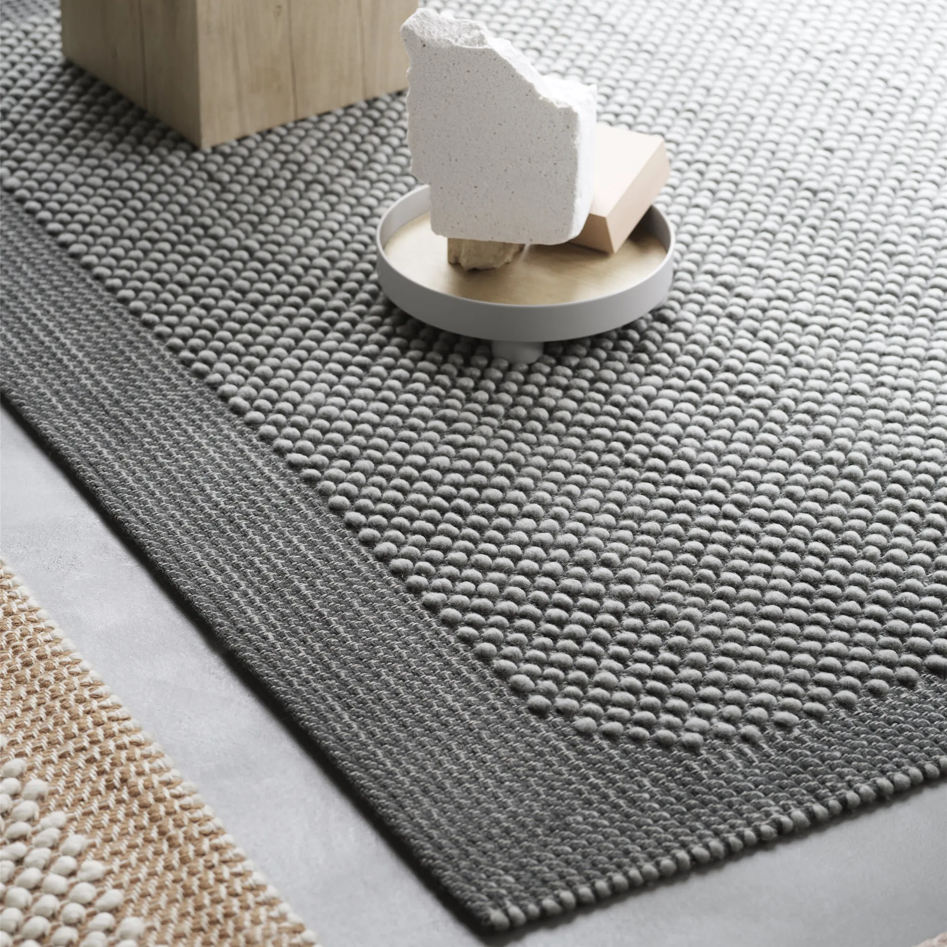 Pebble rug 200x300 cm, dark grey Muuto