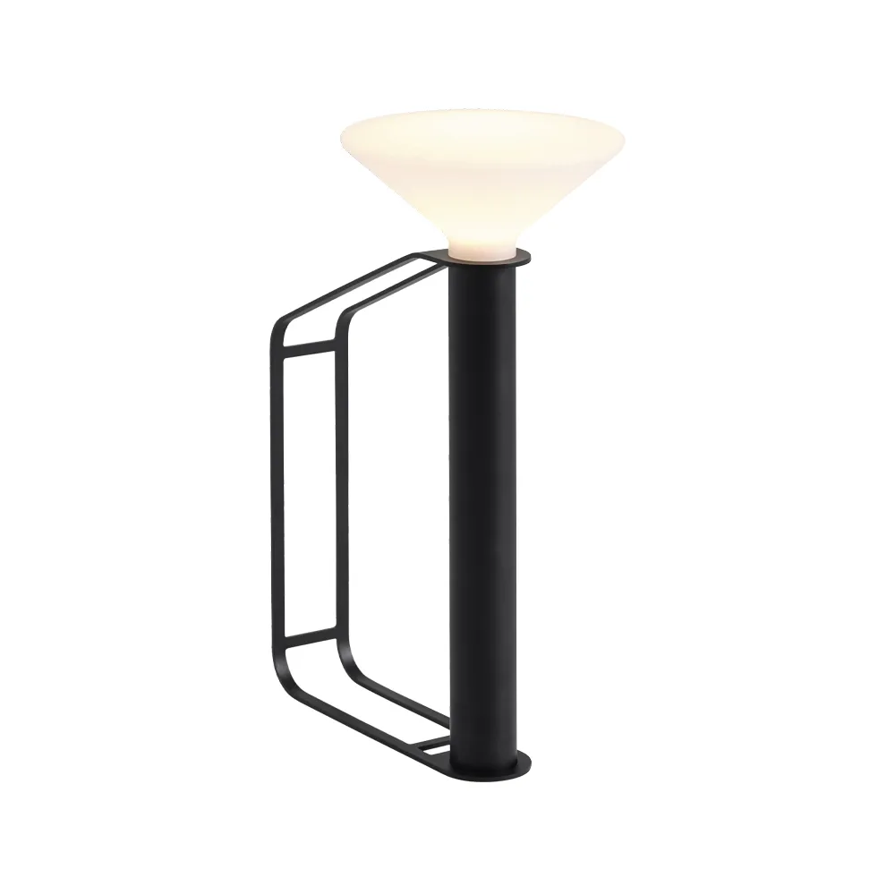 Muuto Piton Portable table lamp Black | Scandinavian Design | Desk & table lamps | Black