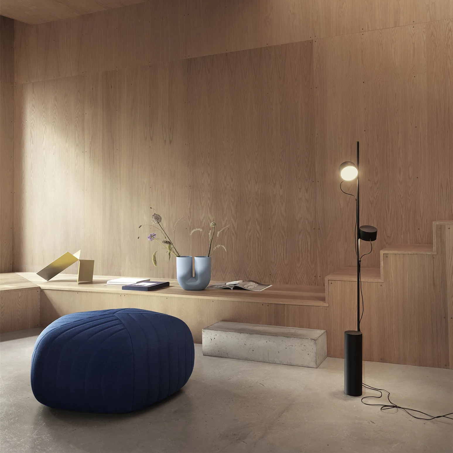 Post floor lamp from Muuto - NordicNest.com