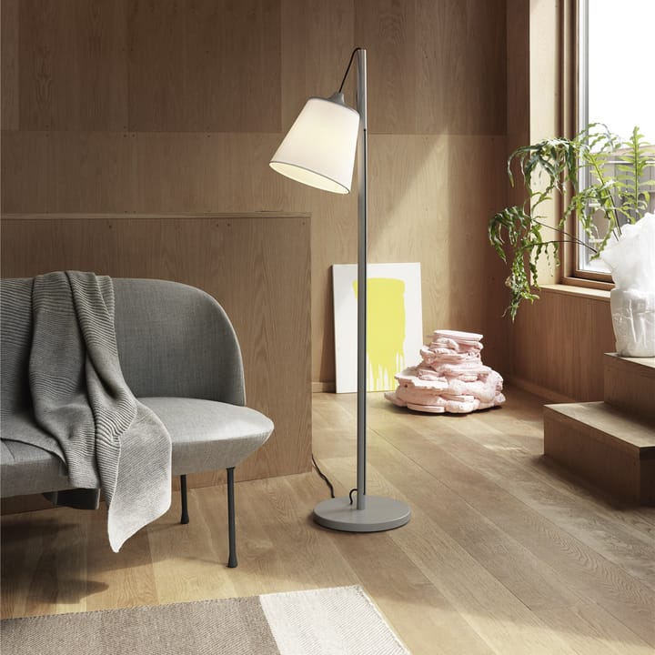 Pull floor lamp - Grey-white - Muuto