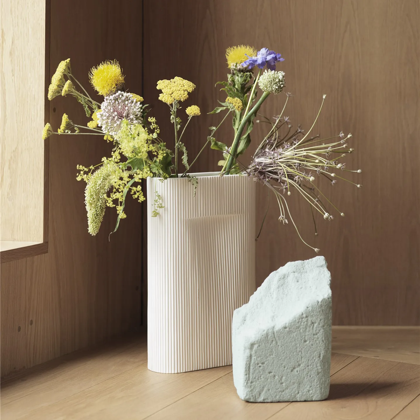 muuto RIDGE VASE オフホワイト　フラワーベース Ridge vase 48.5 cm from Muuto - NordicNest.com