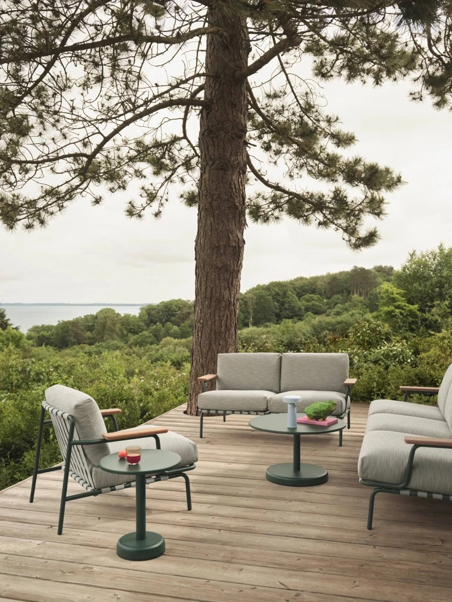 Settle lounge chair, Ribbed Weave 2 Dark green Muuto