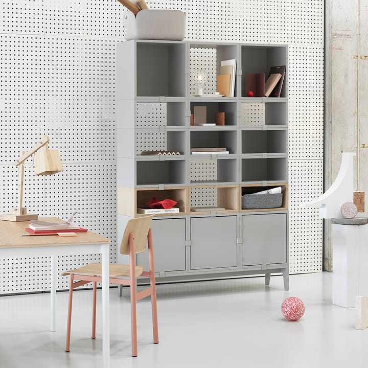 Stacked 2.0 shelving with back plate, small - oak - Muuto
