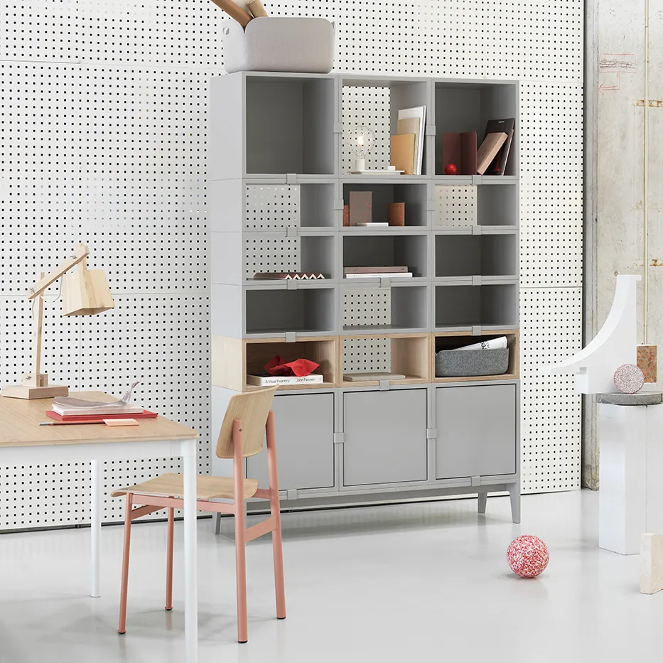 Stacked 2.0 shelving with door, medium, light grey Muuto