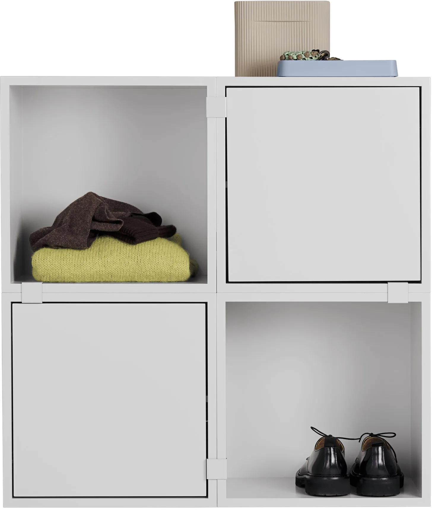 Stacked storage system hallway configuration 4, White Muuto