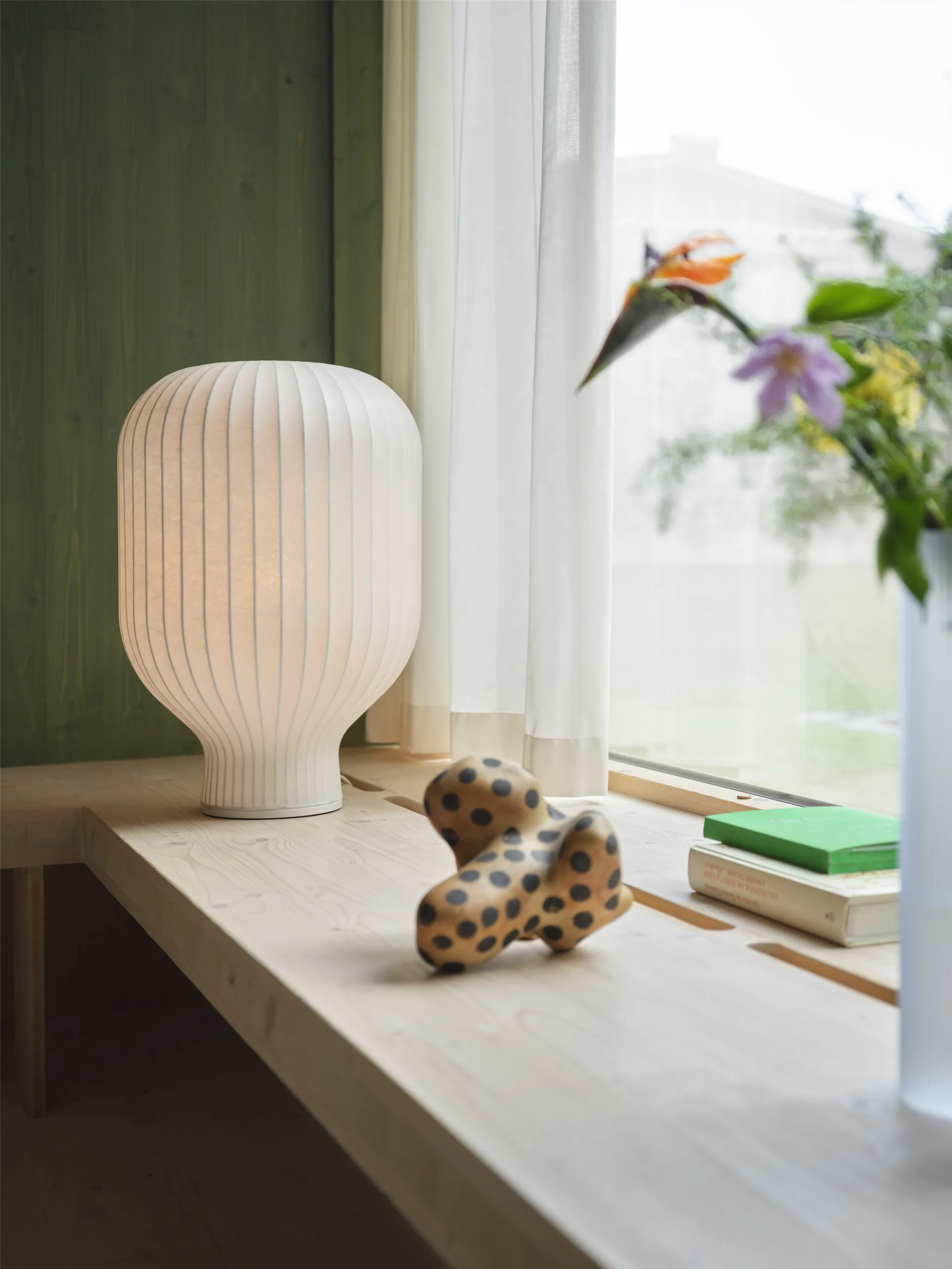 Strand table lamp 59 cm, White Muuto