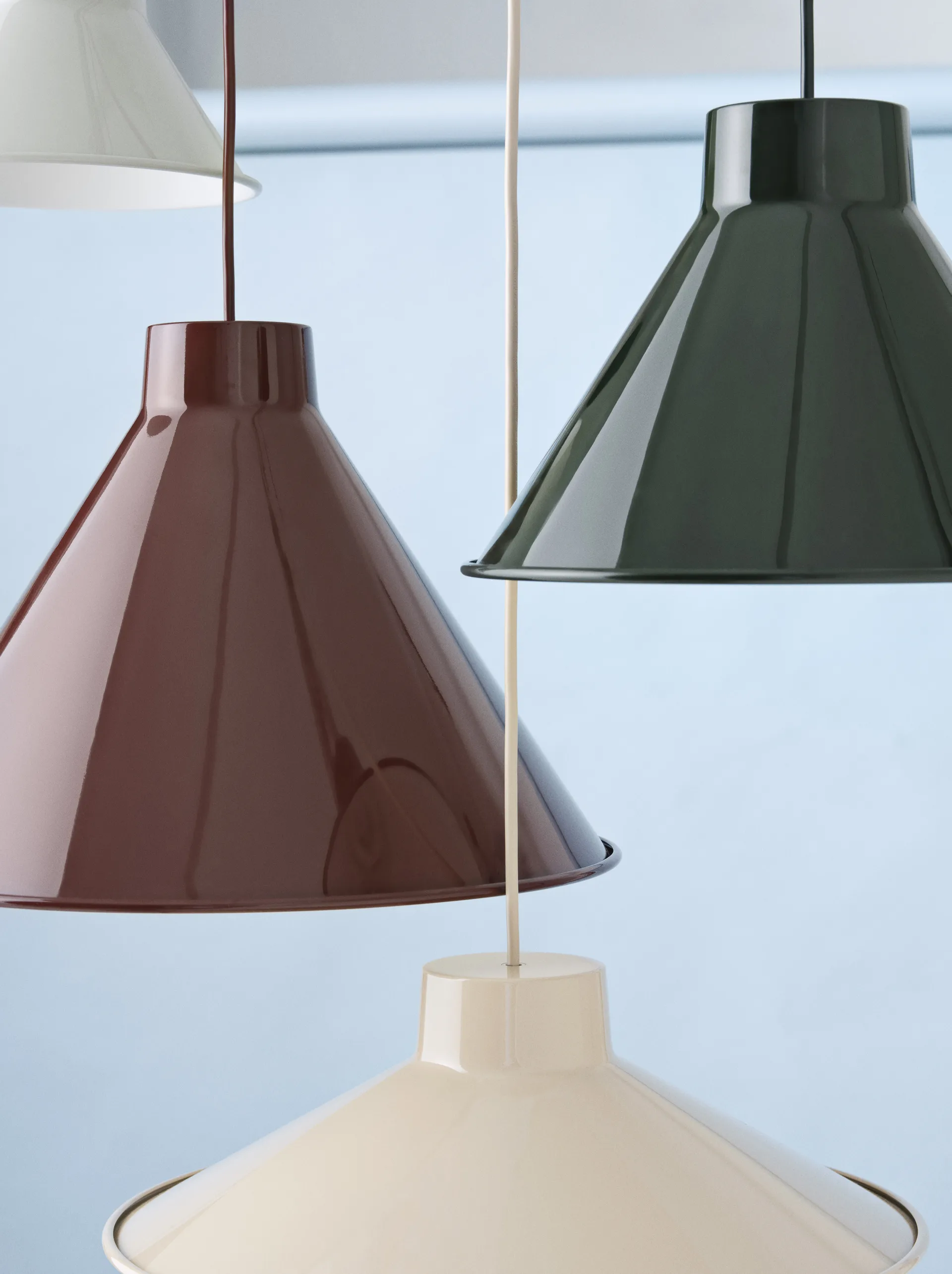 Top ceiling lamp Ø28 cm, Deep red Muuto