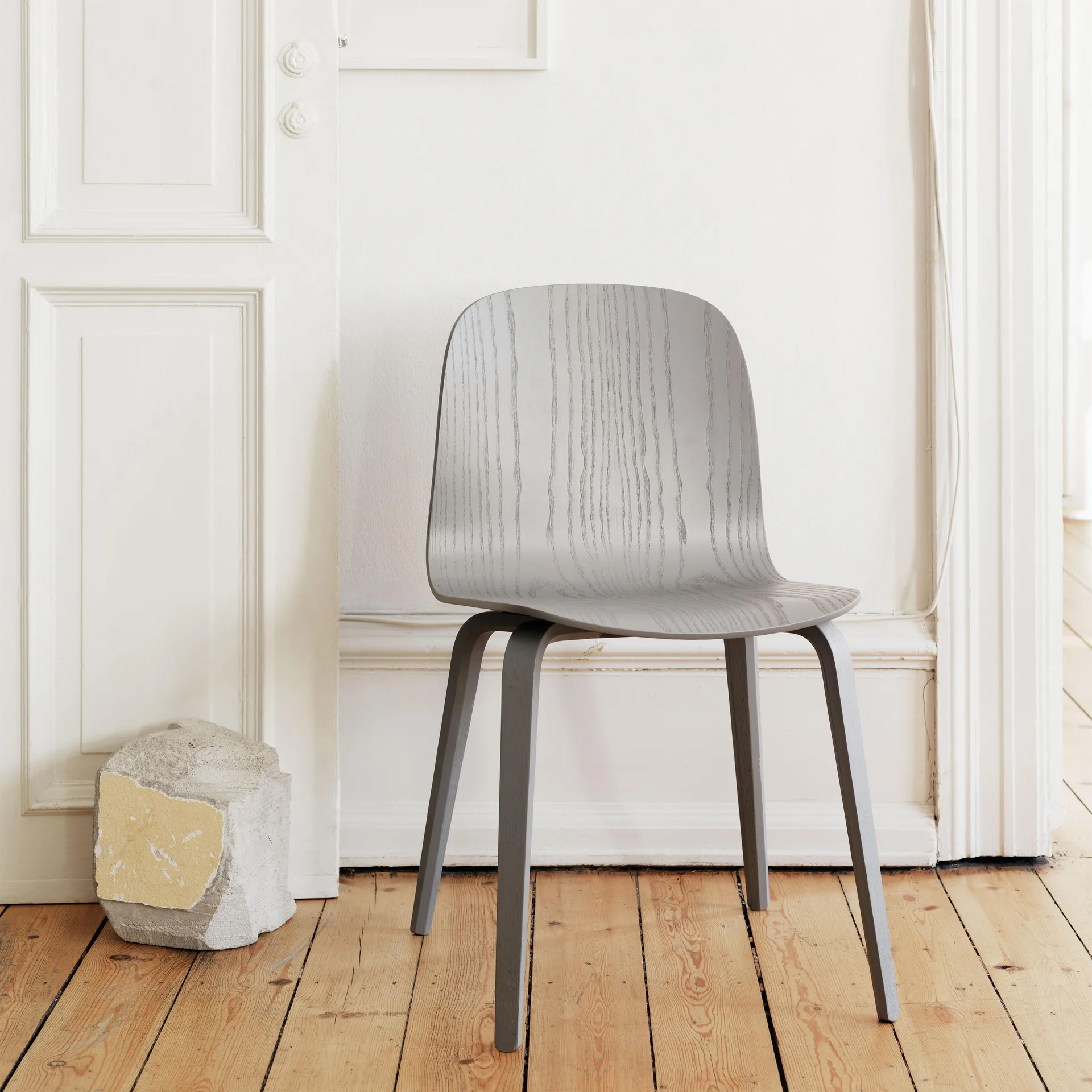 Visu chair wooden base, Grey Muuto
