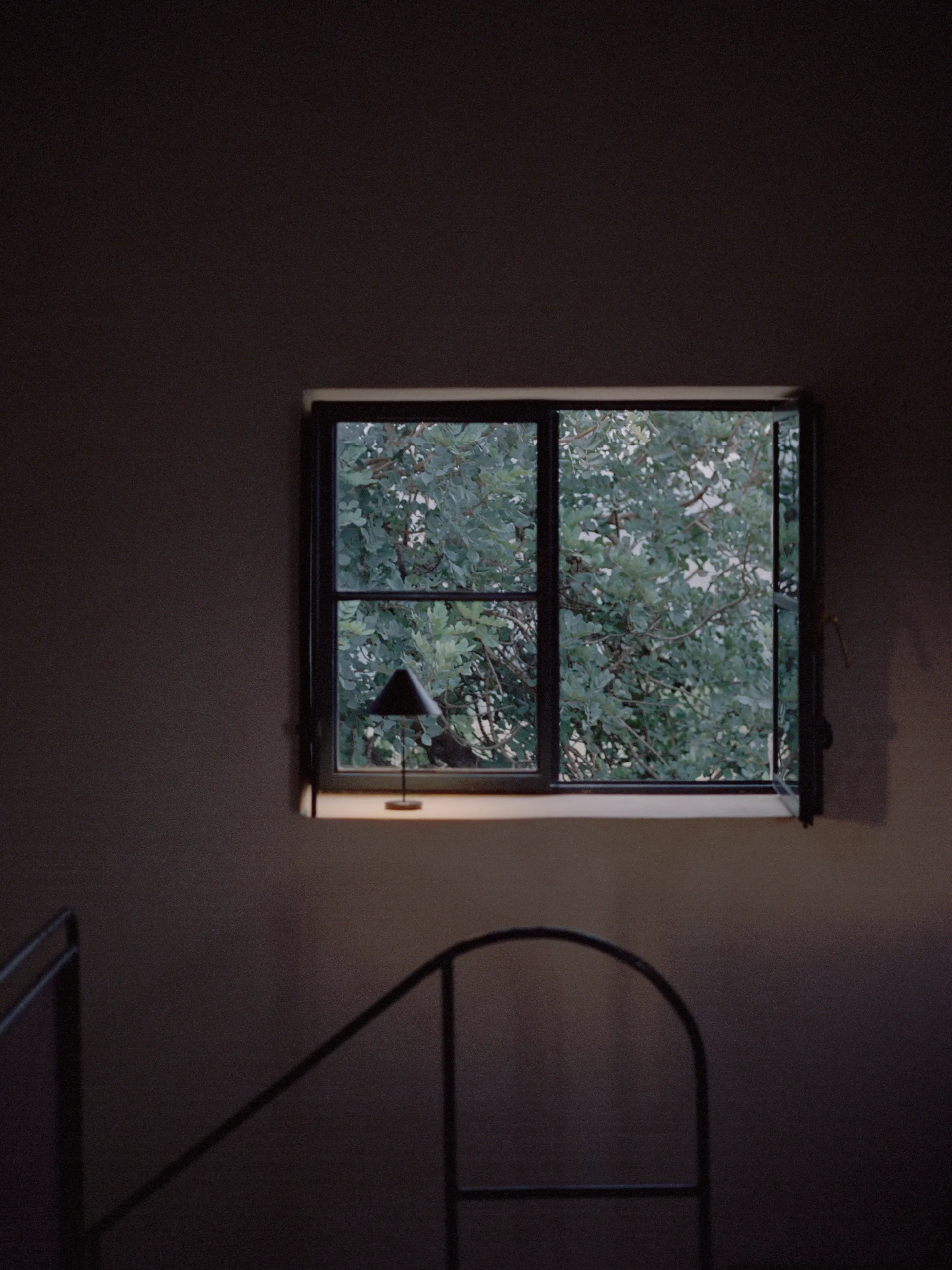 Brolly portable table lamp, Steel black New Works