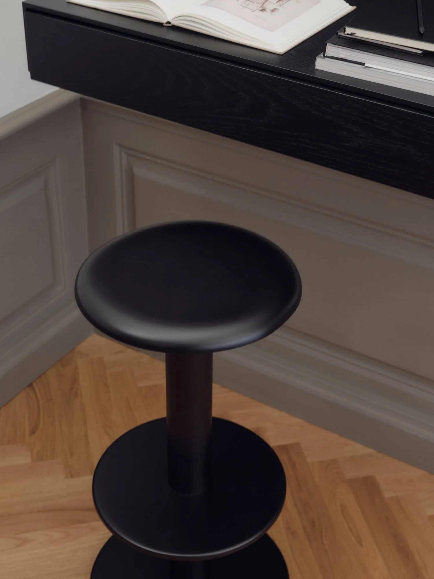 Coupe bar stool, Black, 76 cm New Works