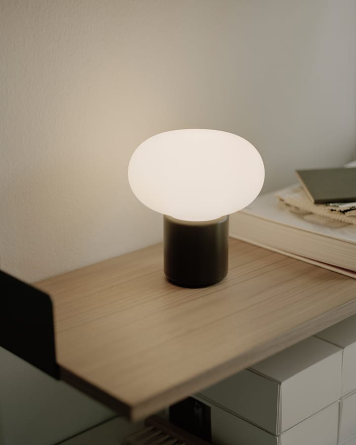 Karl-Johan table lamp portable - Cold black - New Works