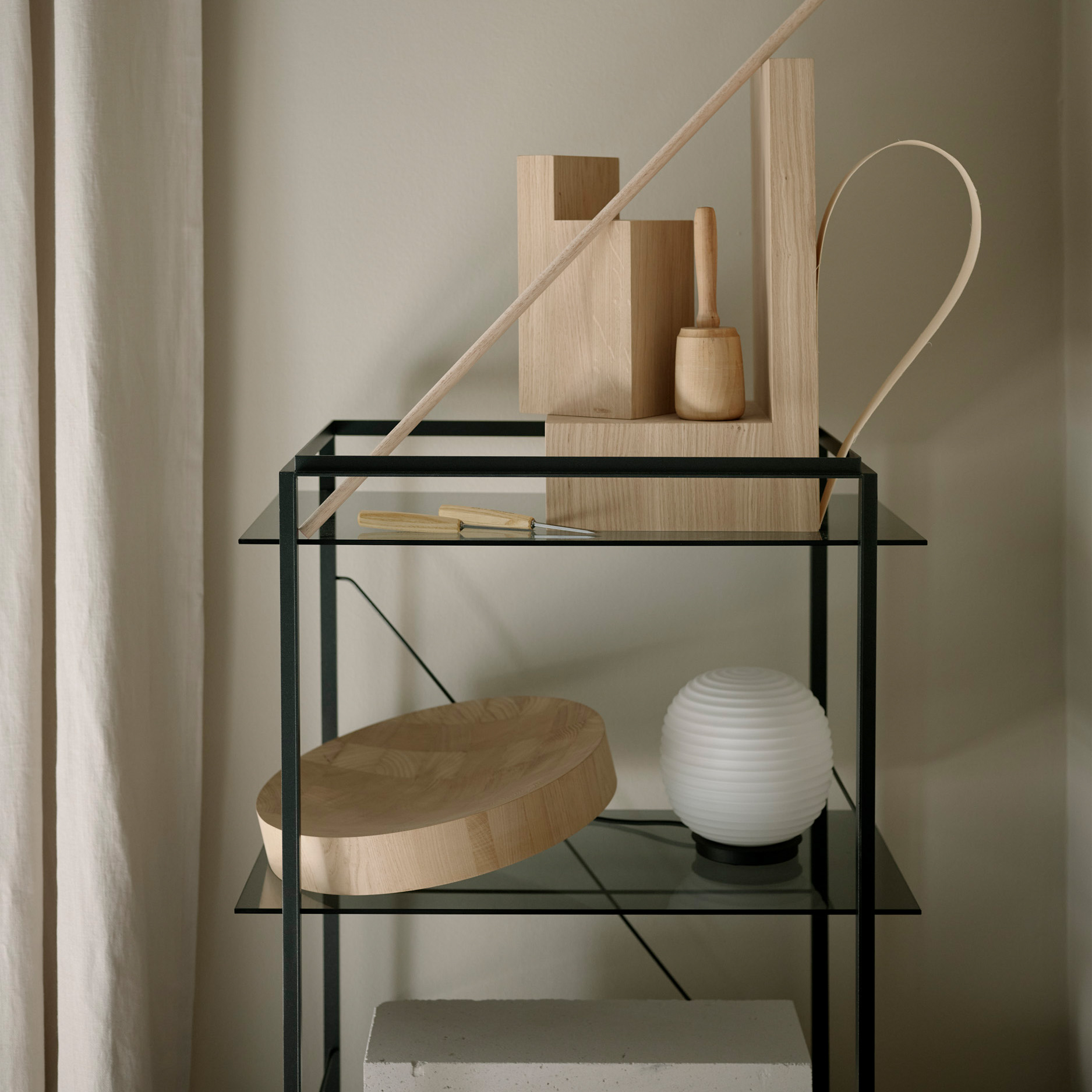 Lantern Globe table lamp small from New Works NordicNest