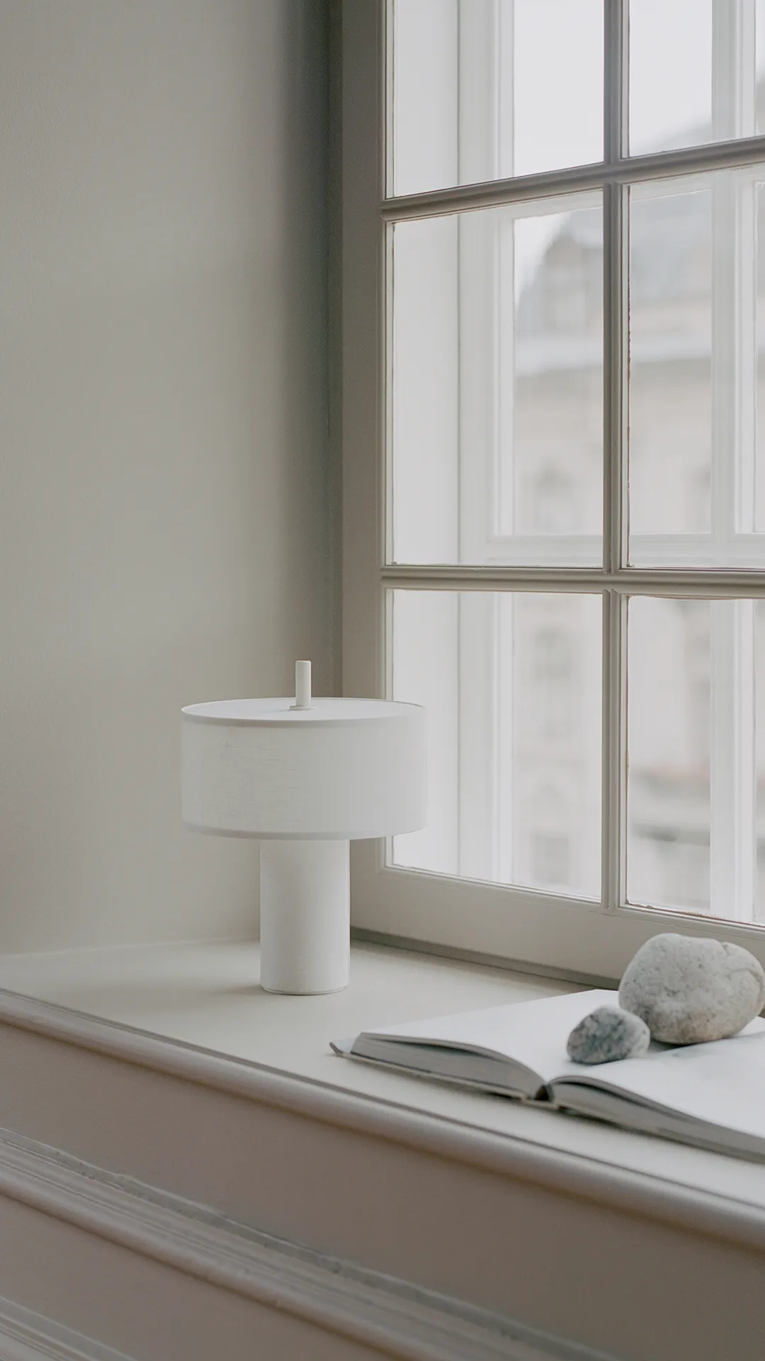 Margin portable table lamp, White New Works