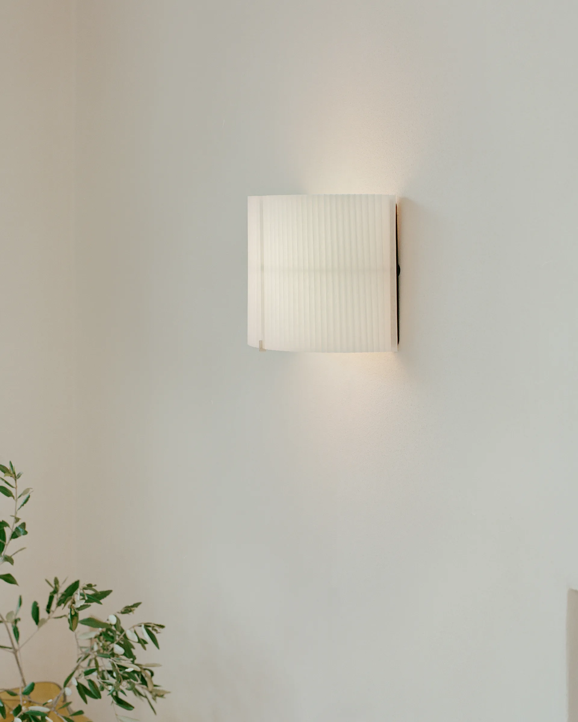 Nebra wall lamp Ø27-40 cm, White New Works
