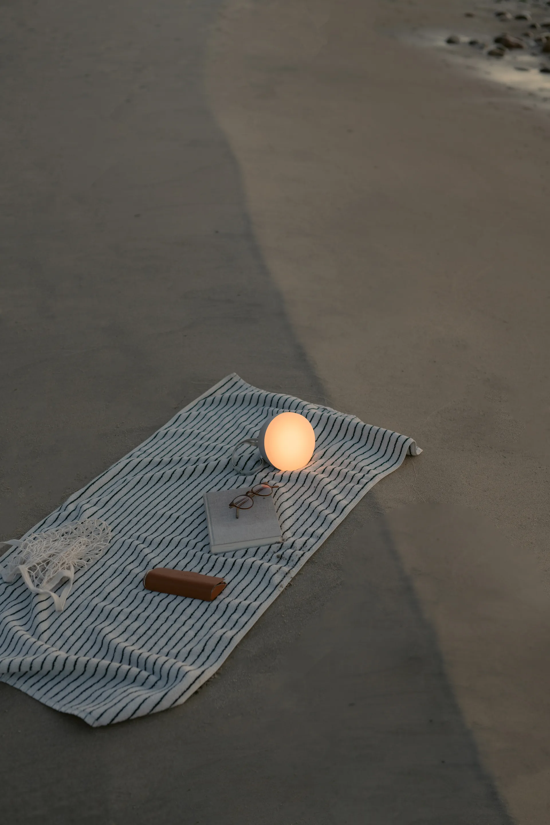 Sphere portable lamp, Warm grey New Works