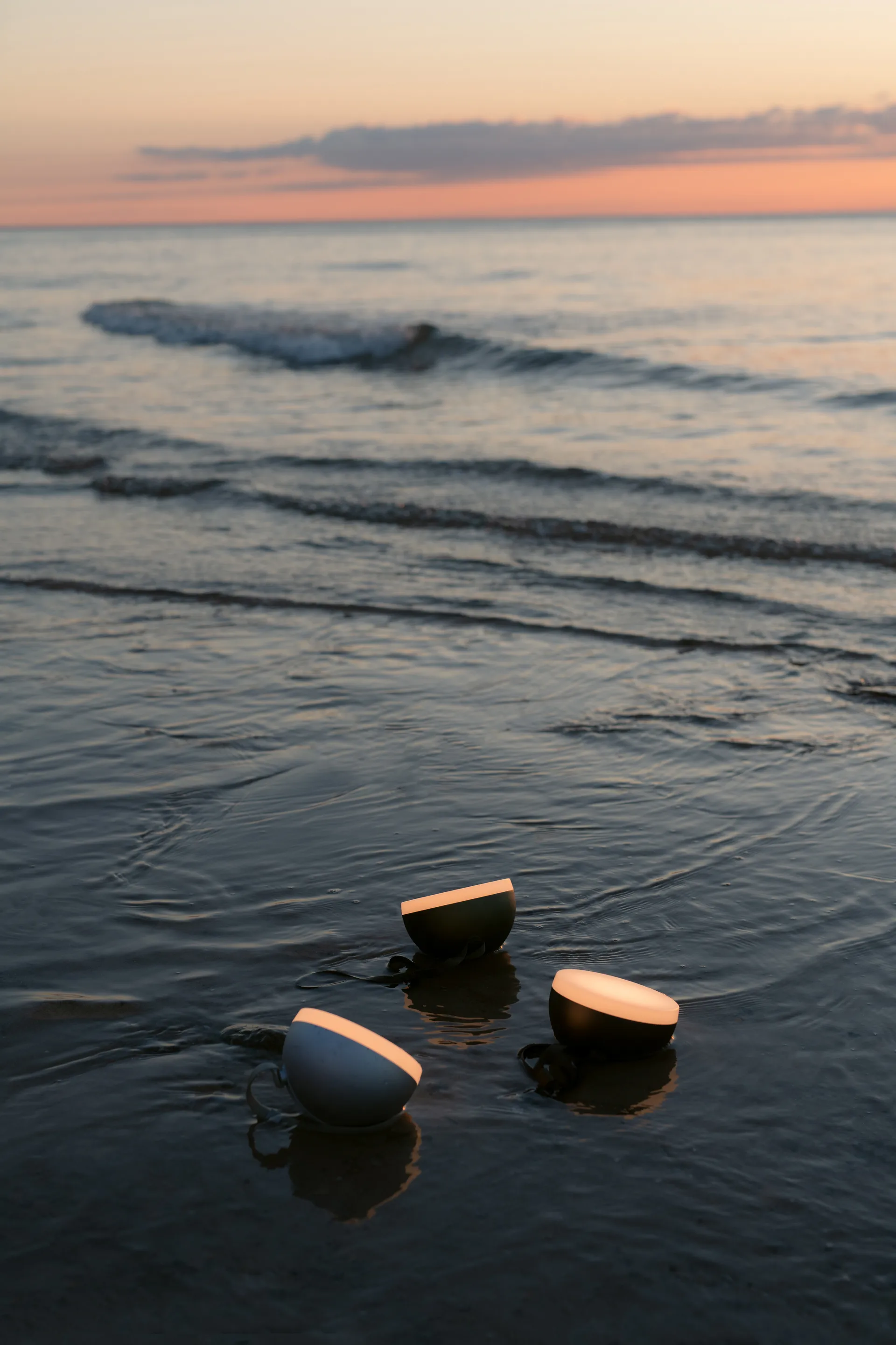 Sphere portable lamp, Warm grey New Works