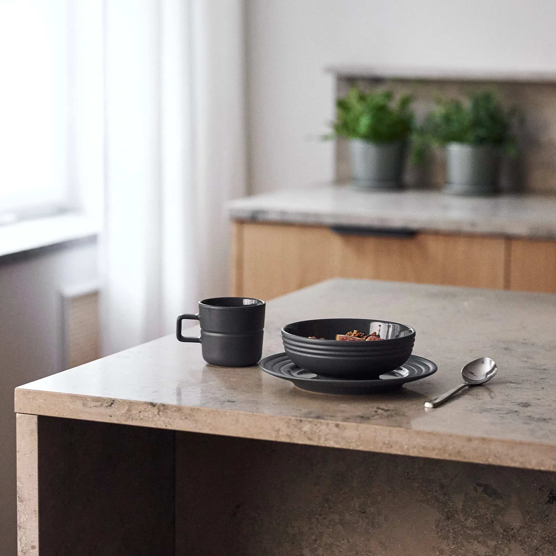 Lines mug 30 cl, dark grey NJRD