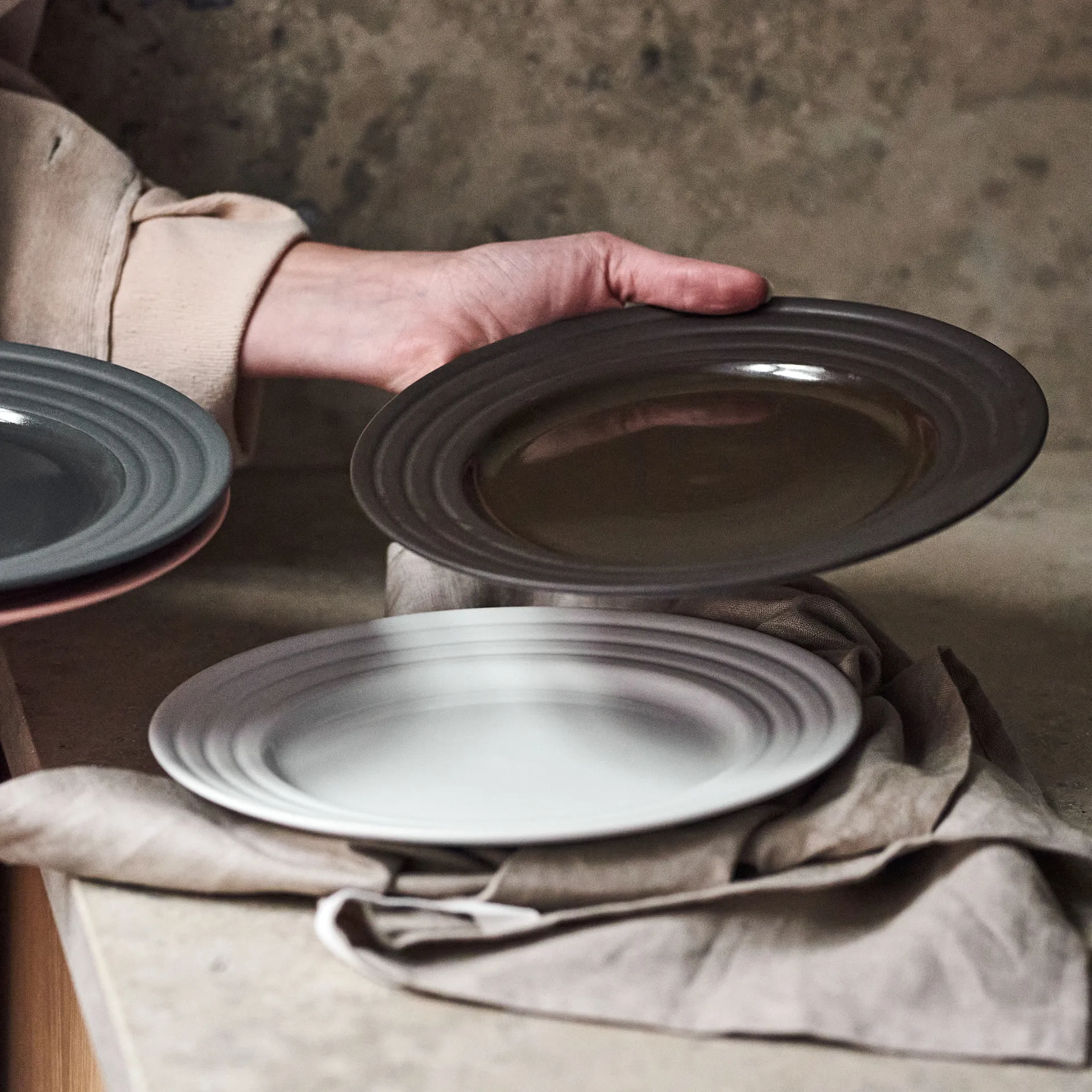 Lines small plate Ø21 cm, brown NJRD