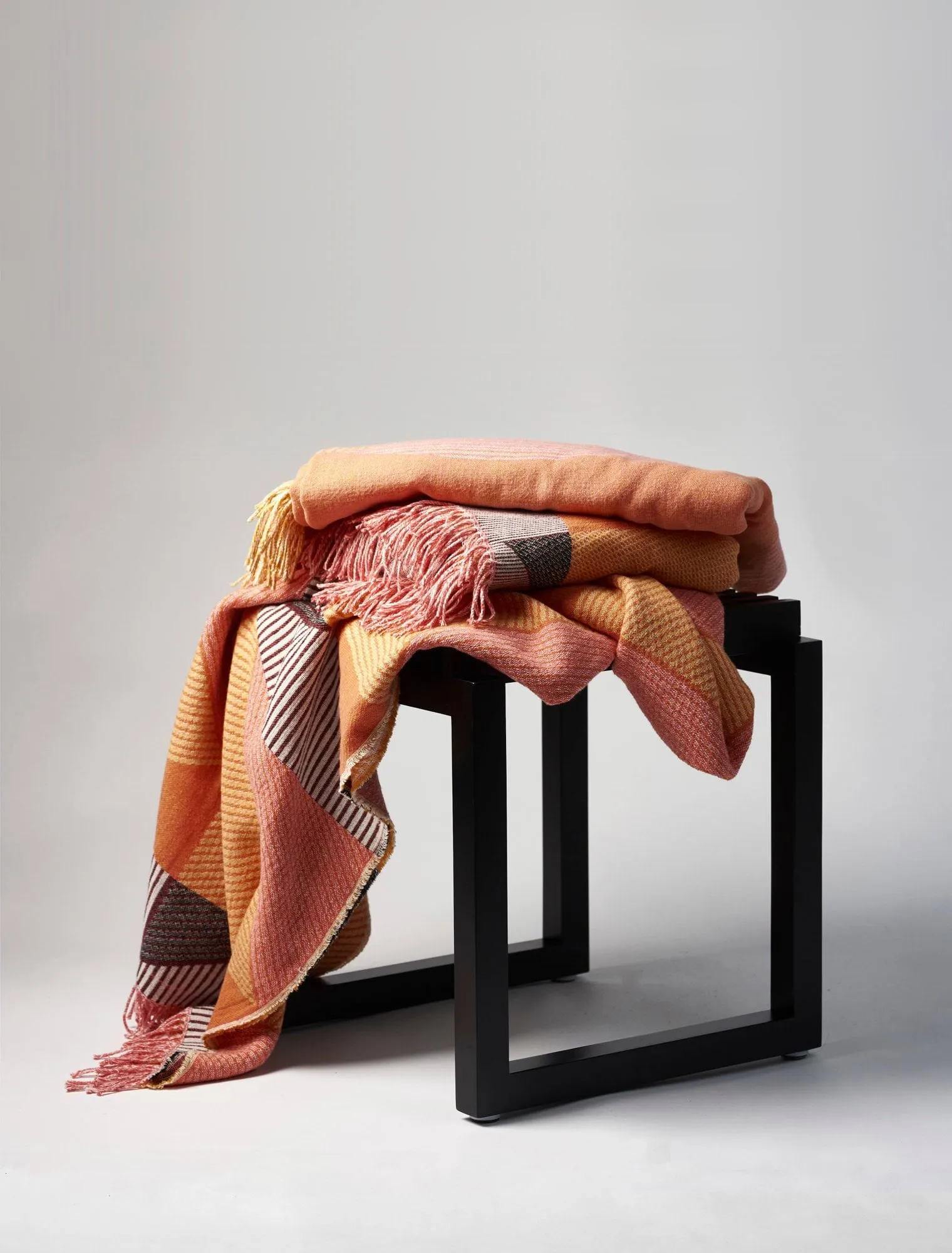 Metric focus No. 1 cotton throw, pink NJRD
