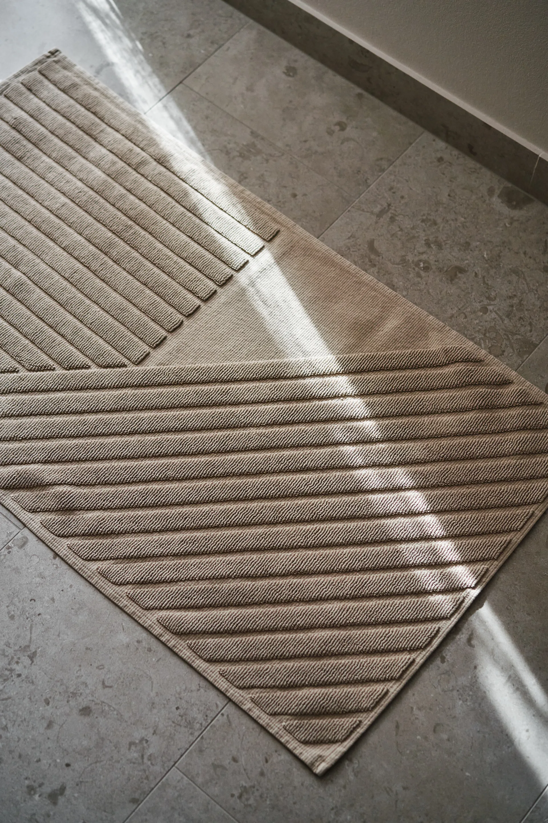 Stripes bath mat 50x90 cm, Beige NJRD