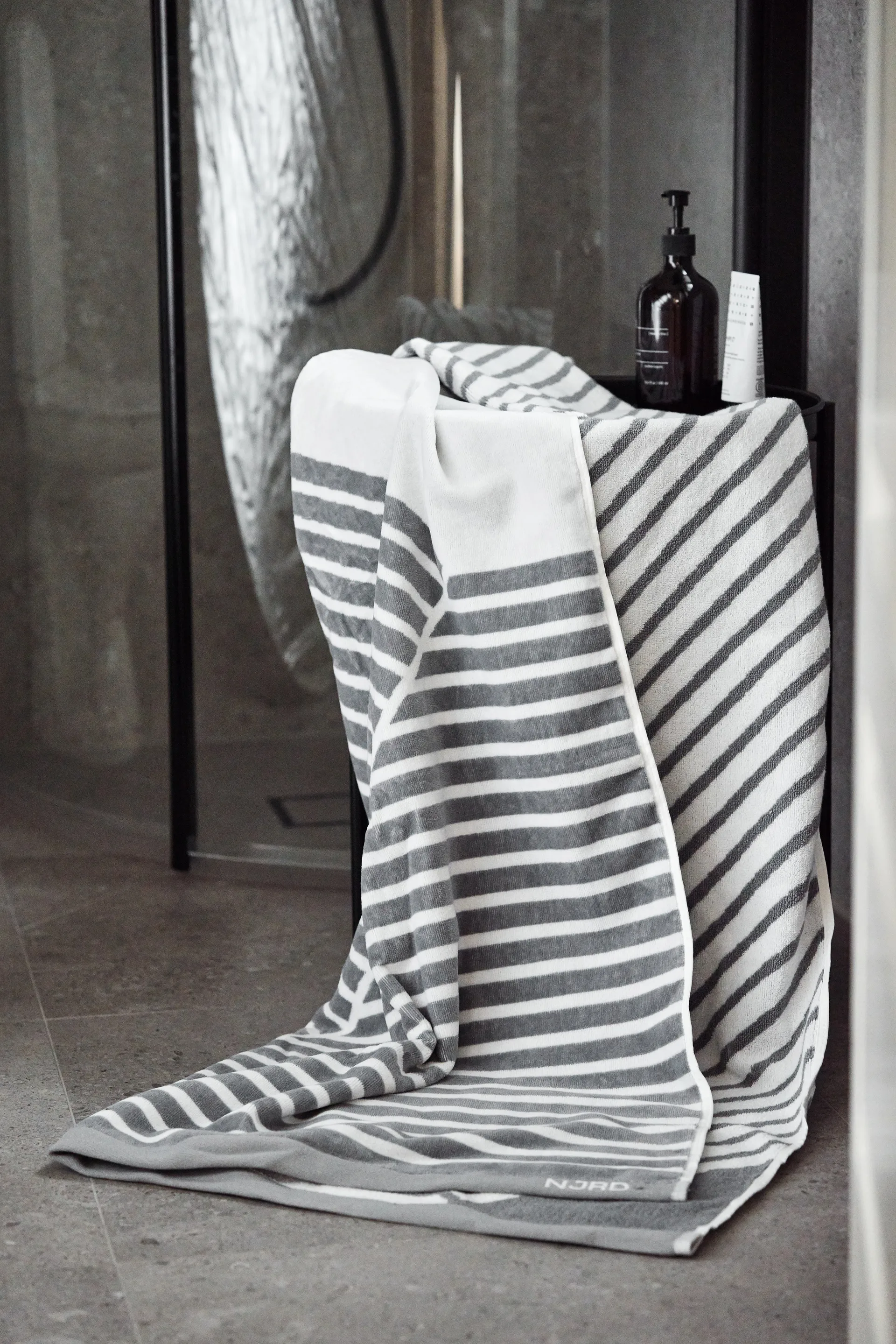 Stripes bath towel 100x150 cm, Grey NJRD