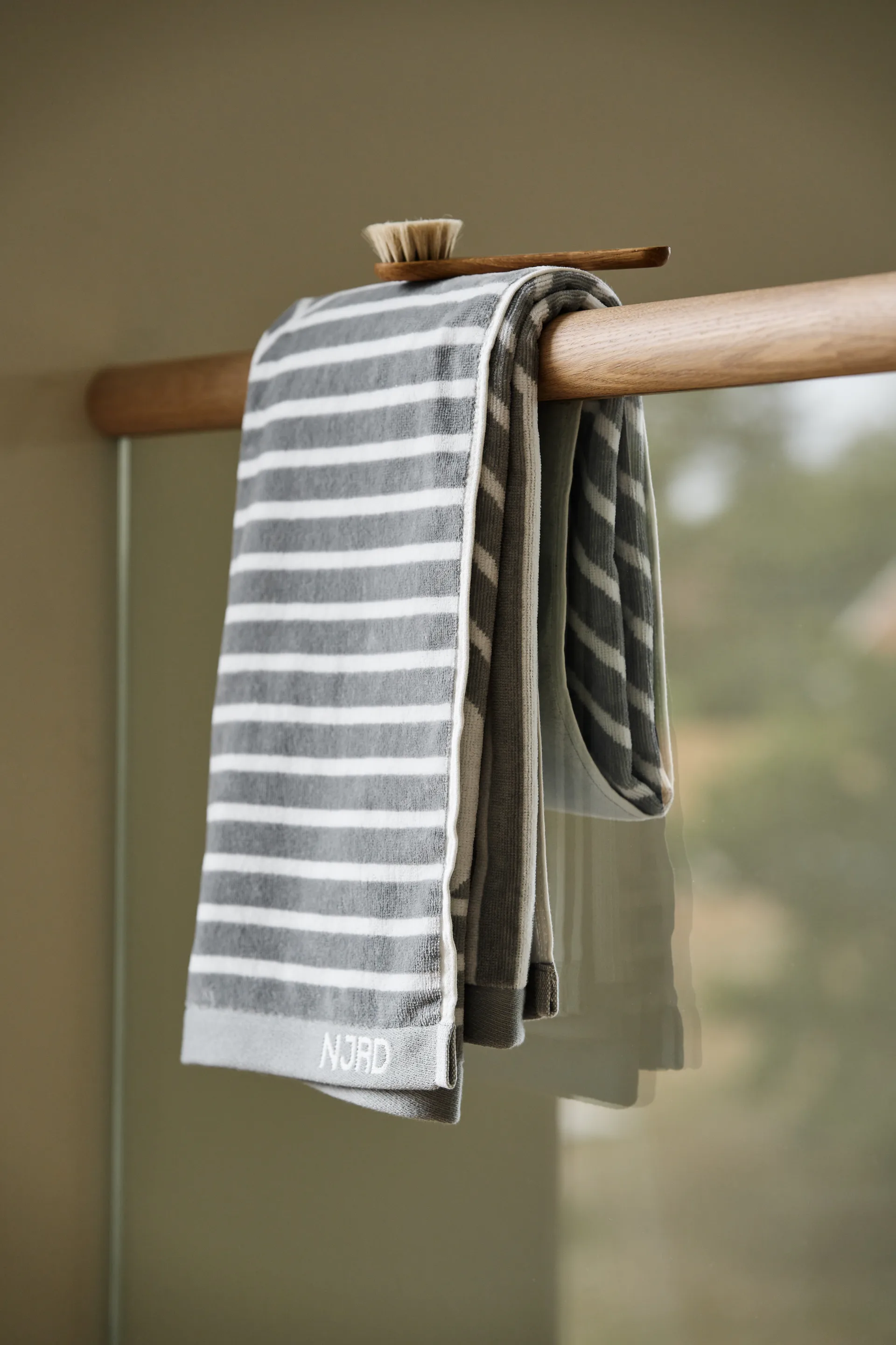 Stripes bath towel 70x140 cm, grey NJRD