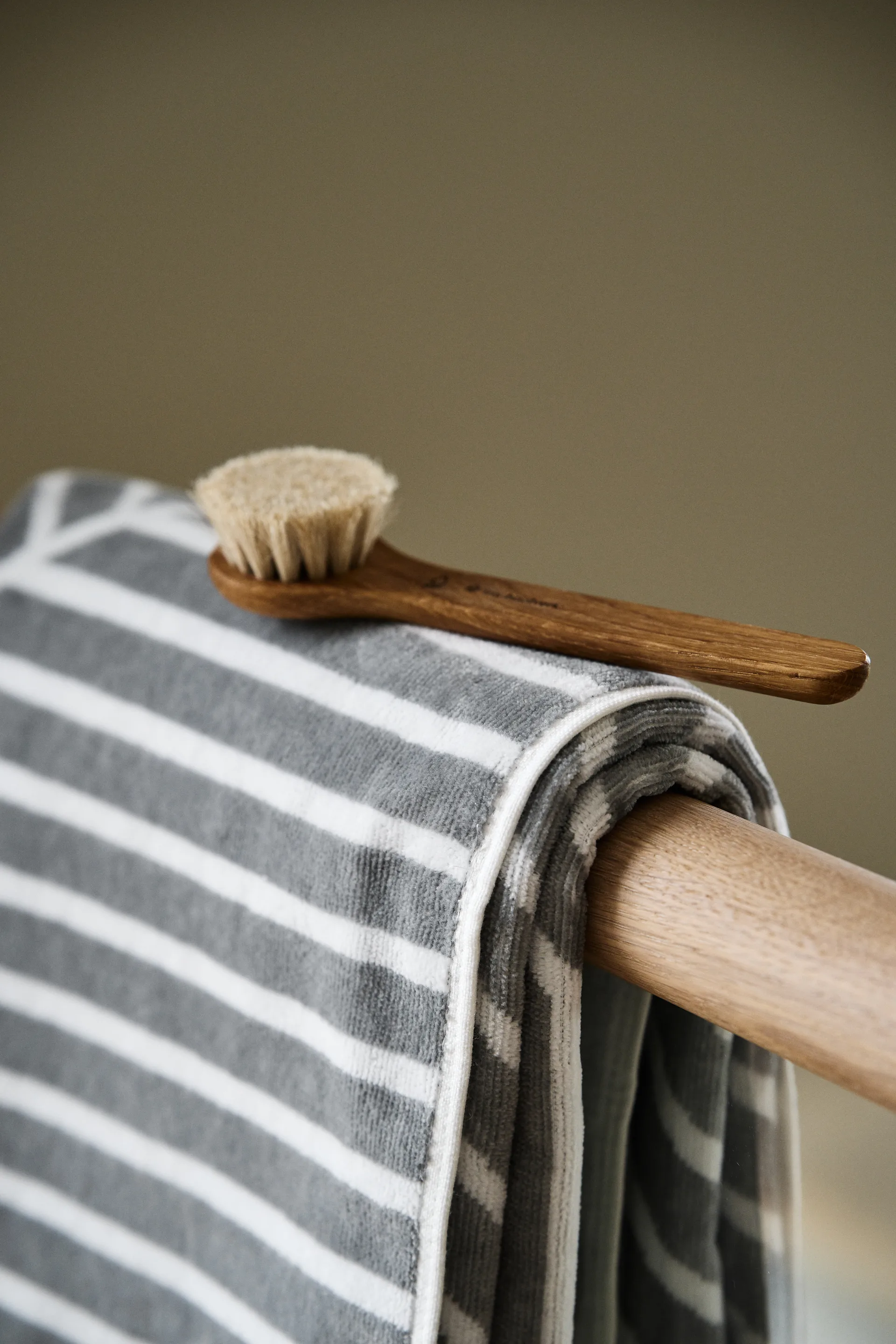 Stripes bath towel 70x140 cm, grey NJRD