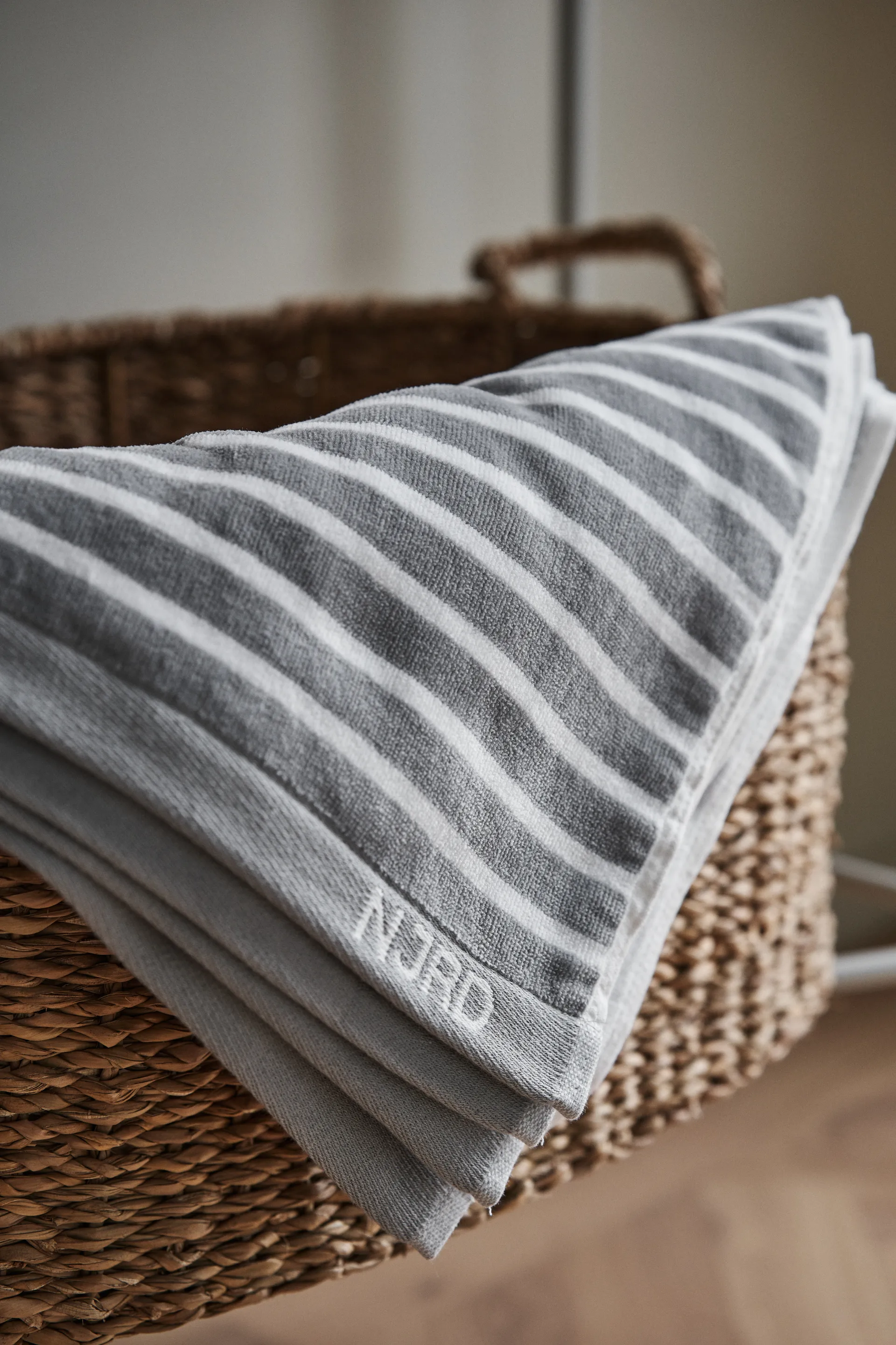 Stripes bath towel 70x140 cm, grey NJRD