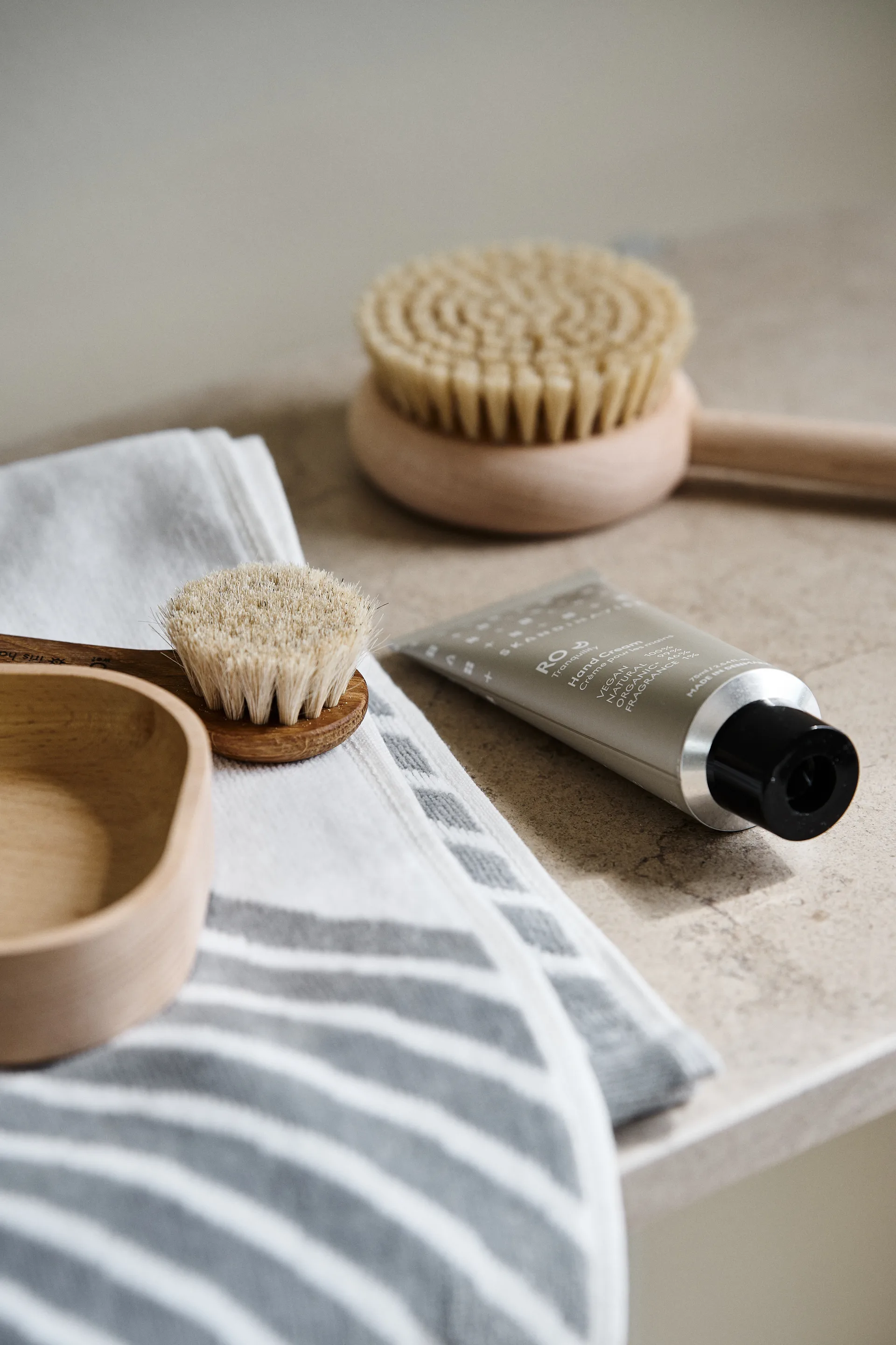 Stripes towel 50x70 cm, grey NJRD