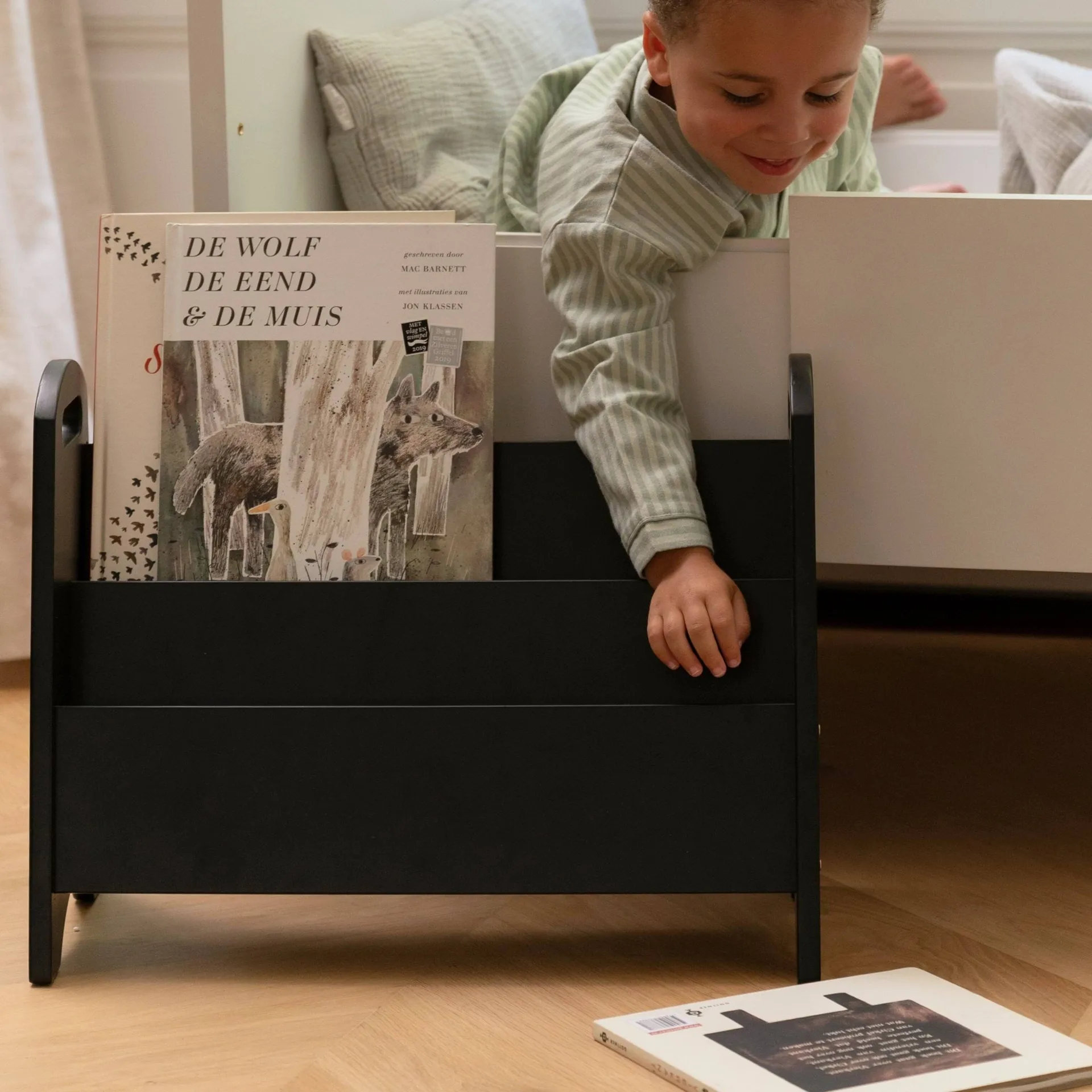 Book holder bookshelf for children, Black Nofred