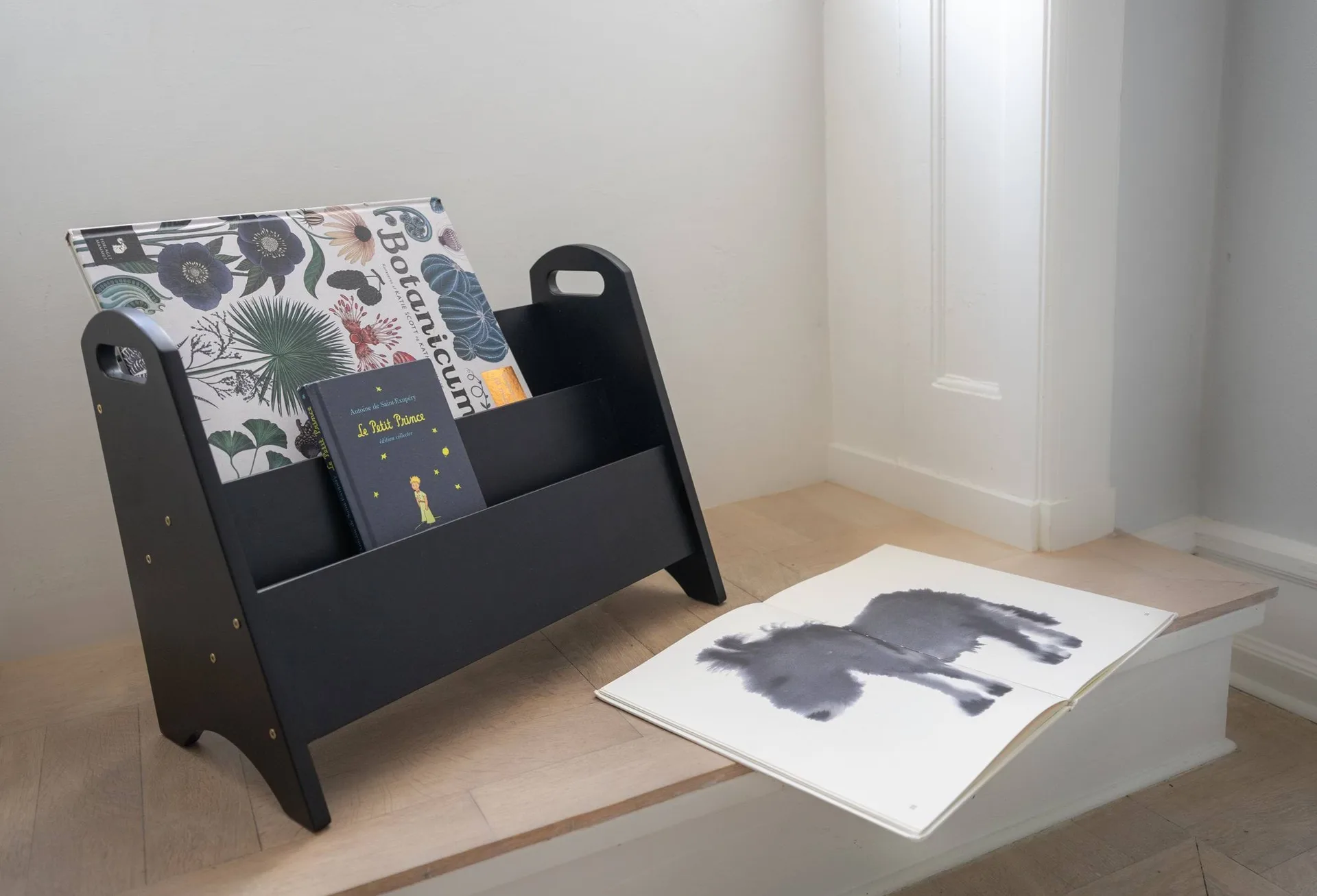 Book holder bookshelf for children, Black Nofred