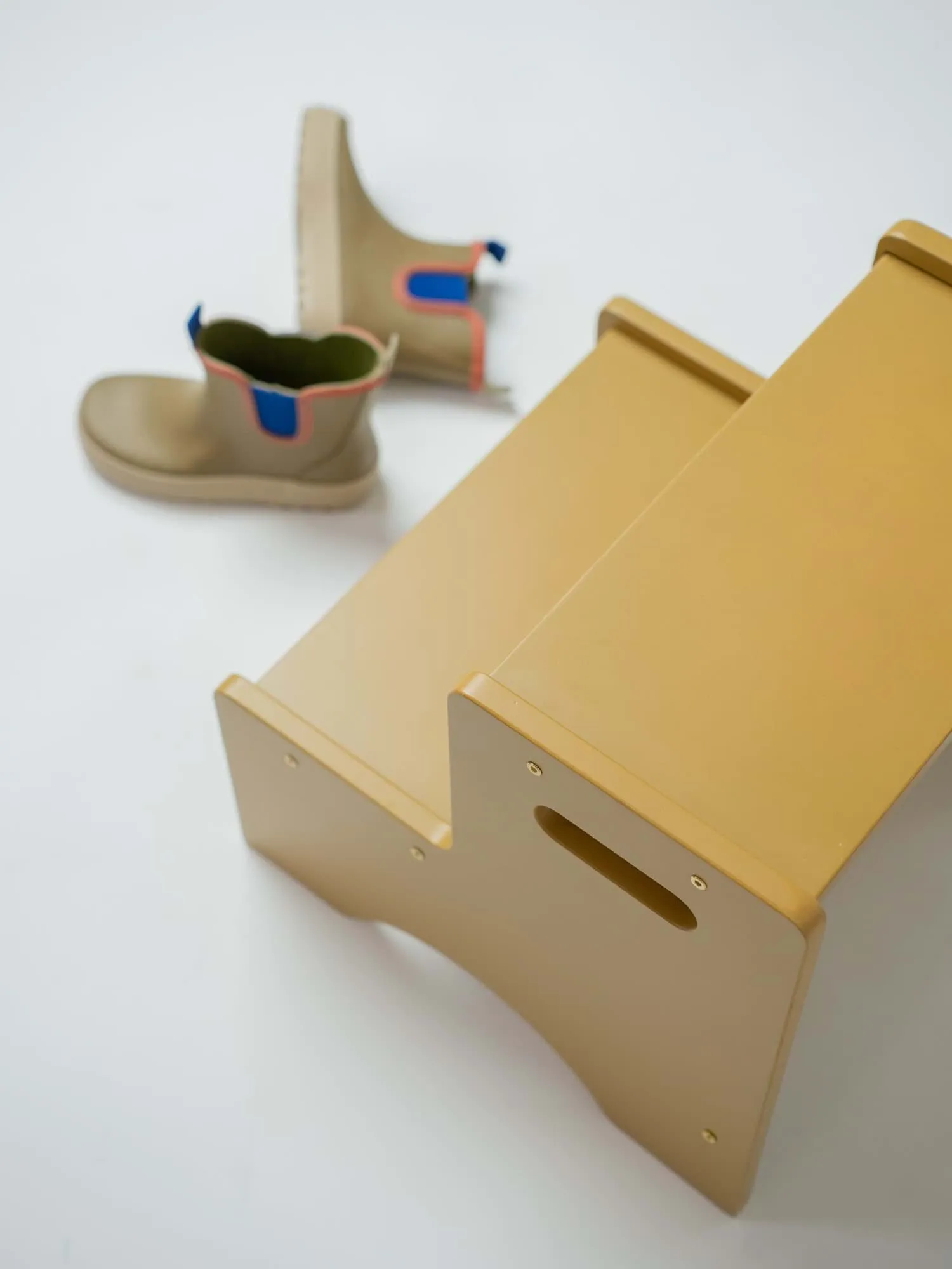 Step Up children's stool, Curry Nofred