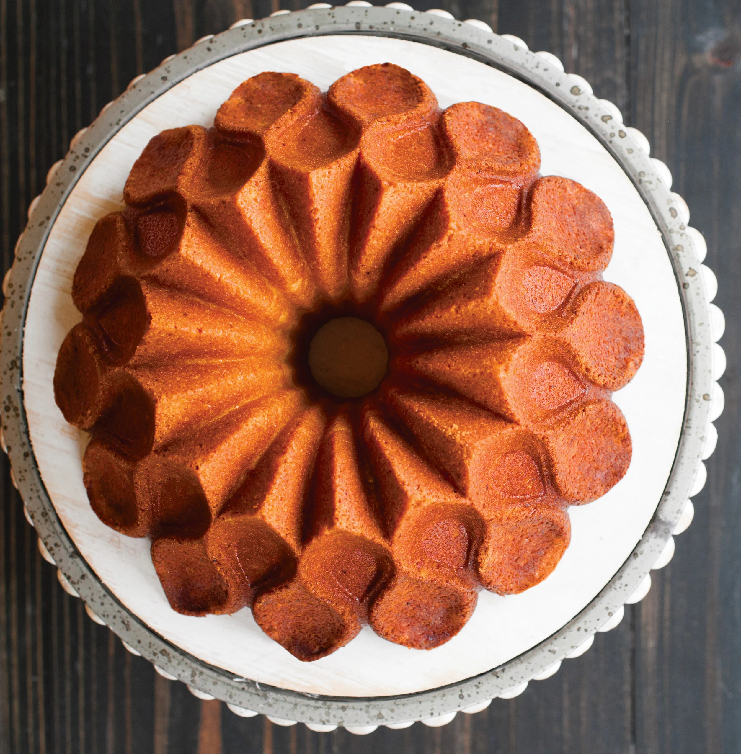 ノルディックウェア　CROWN BUNDT PAN 75th Nordic Ware crown bundt baking tin from Nordic Ware - NordicNest.com