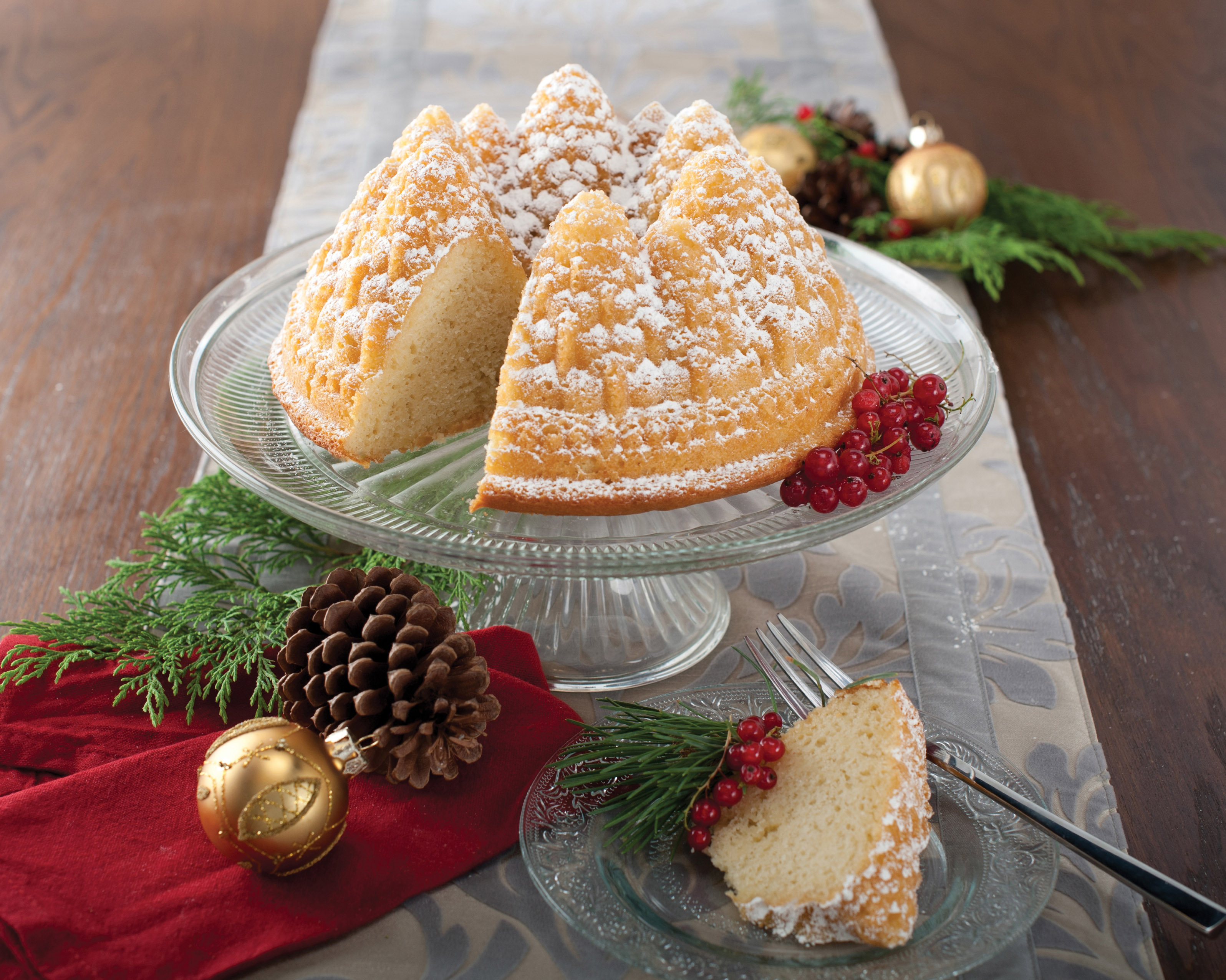 Nordic Ware Christmas Holiday Tree Bundt Cake Pan Mold Non StickTrain Rim  10 cup