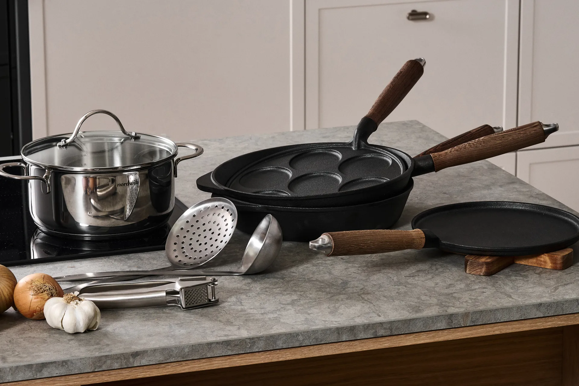 Nordwik cast iron pancake pan with wooden handle, 23 cm Nordwik