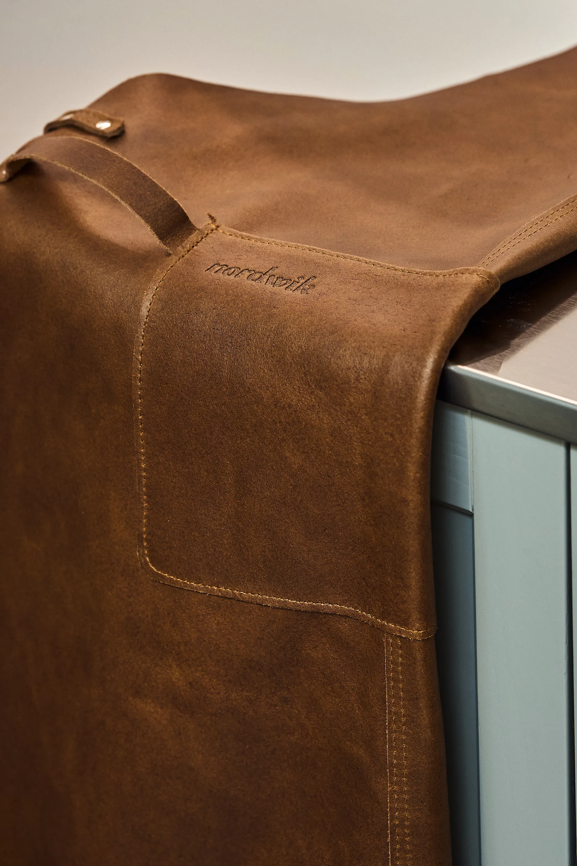 Nordwik leather apron, Brown Nordwik