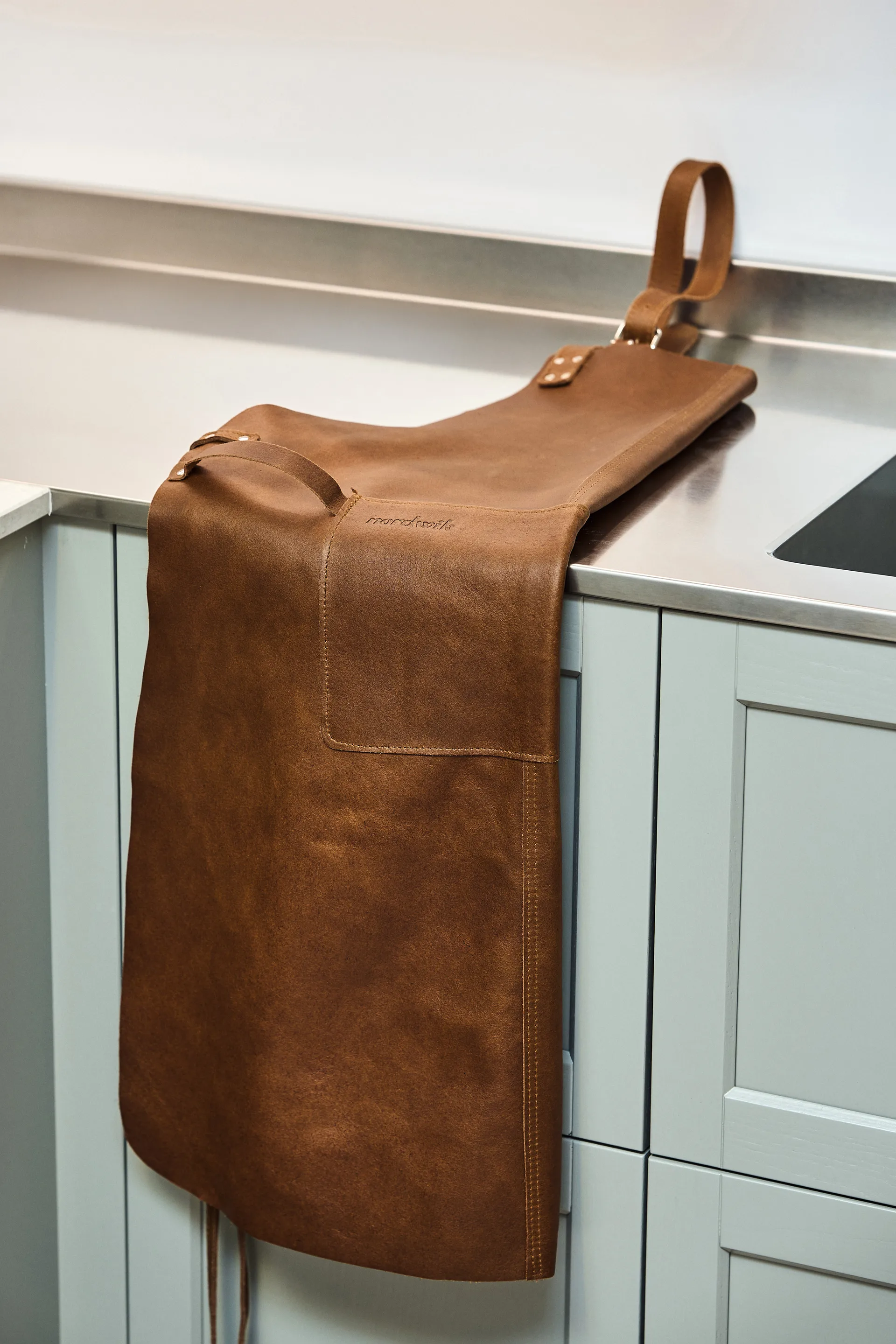 Nordwik leather apron, Brown Nordwik