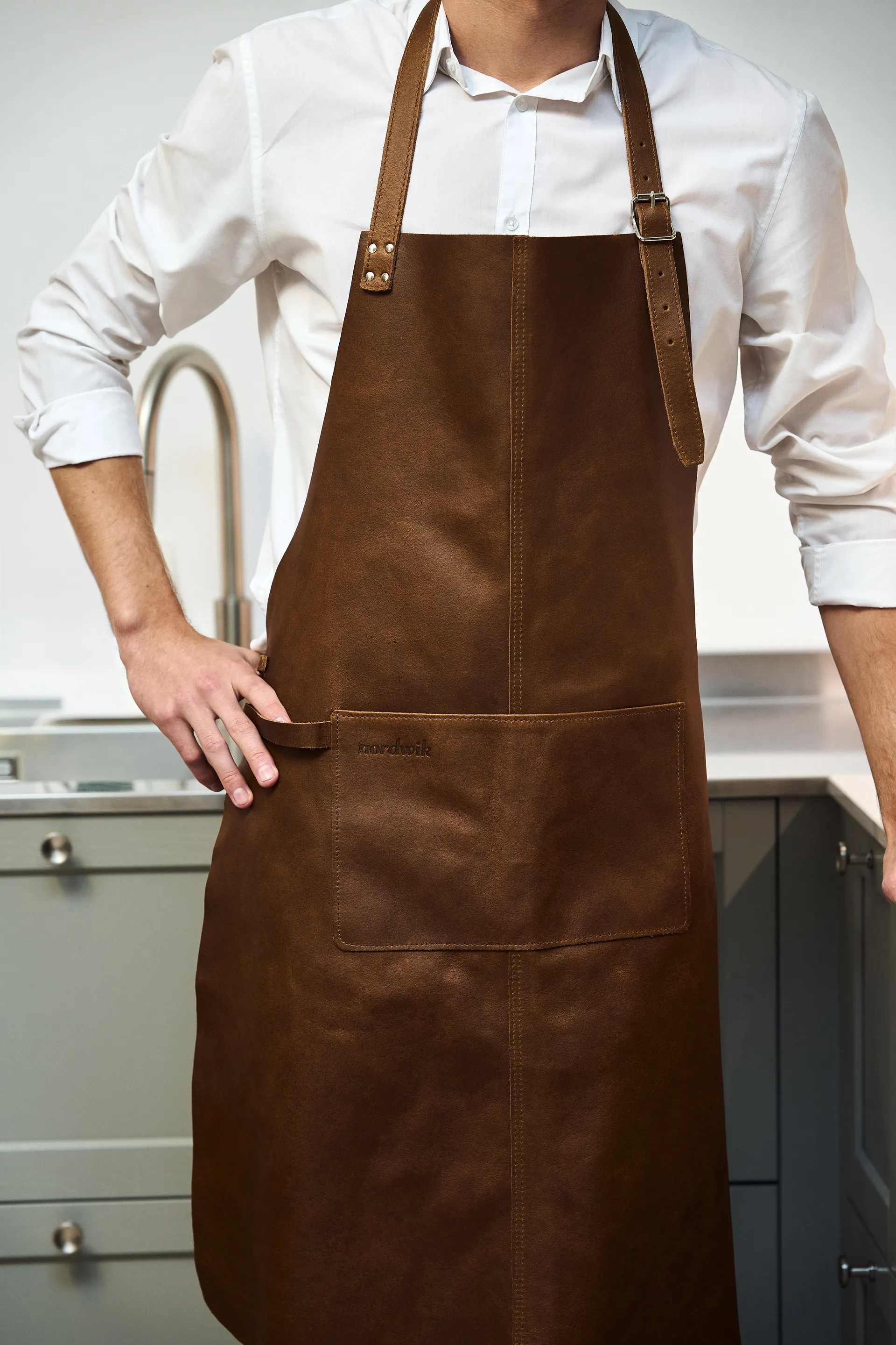 Nordwik leather apron, Brown Nordwik